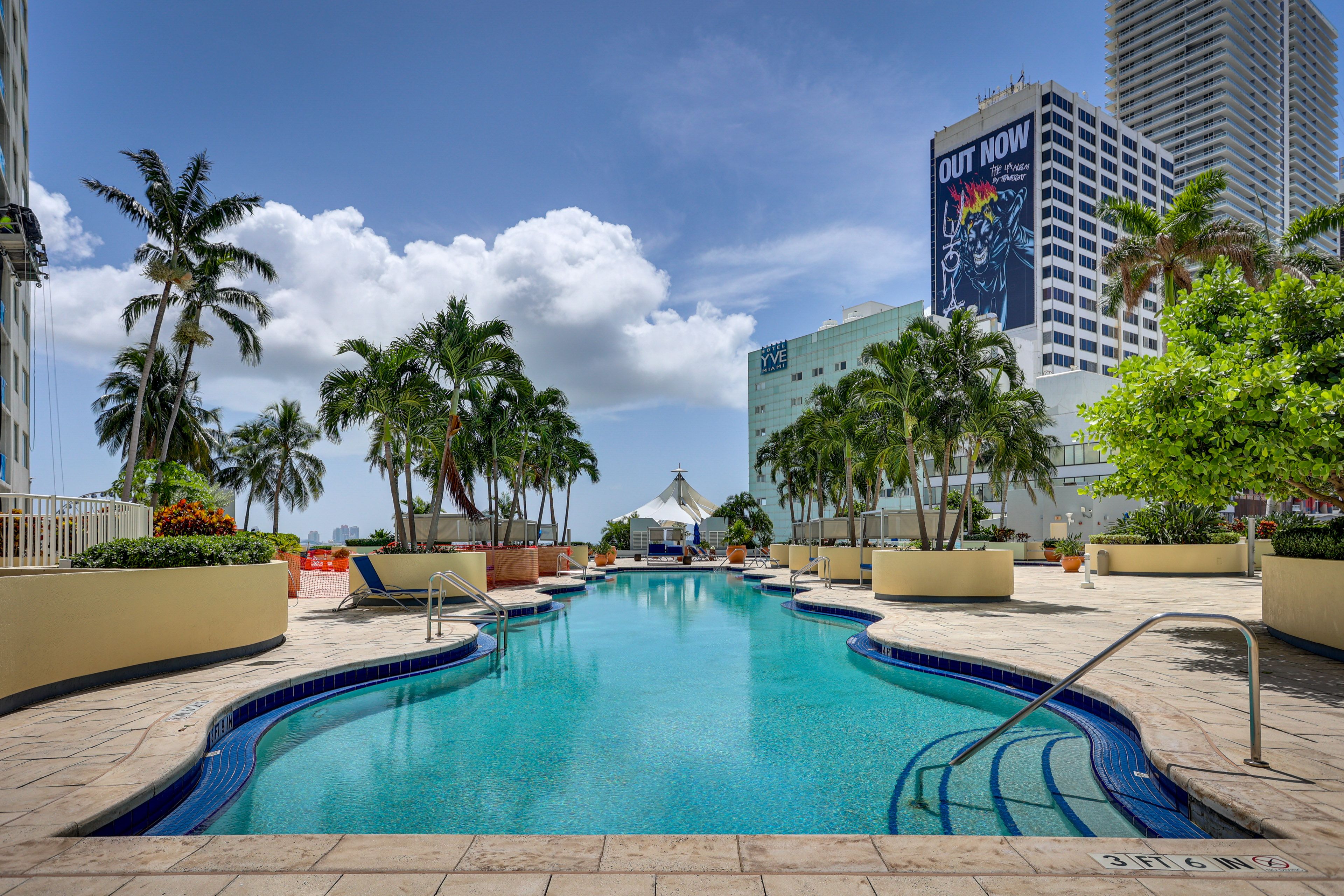 Community Pool & Hot Tub