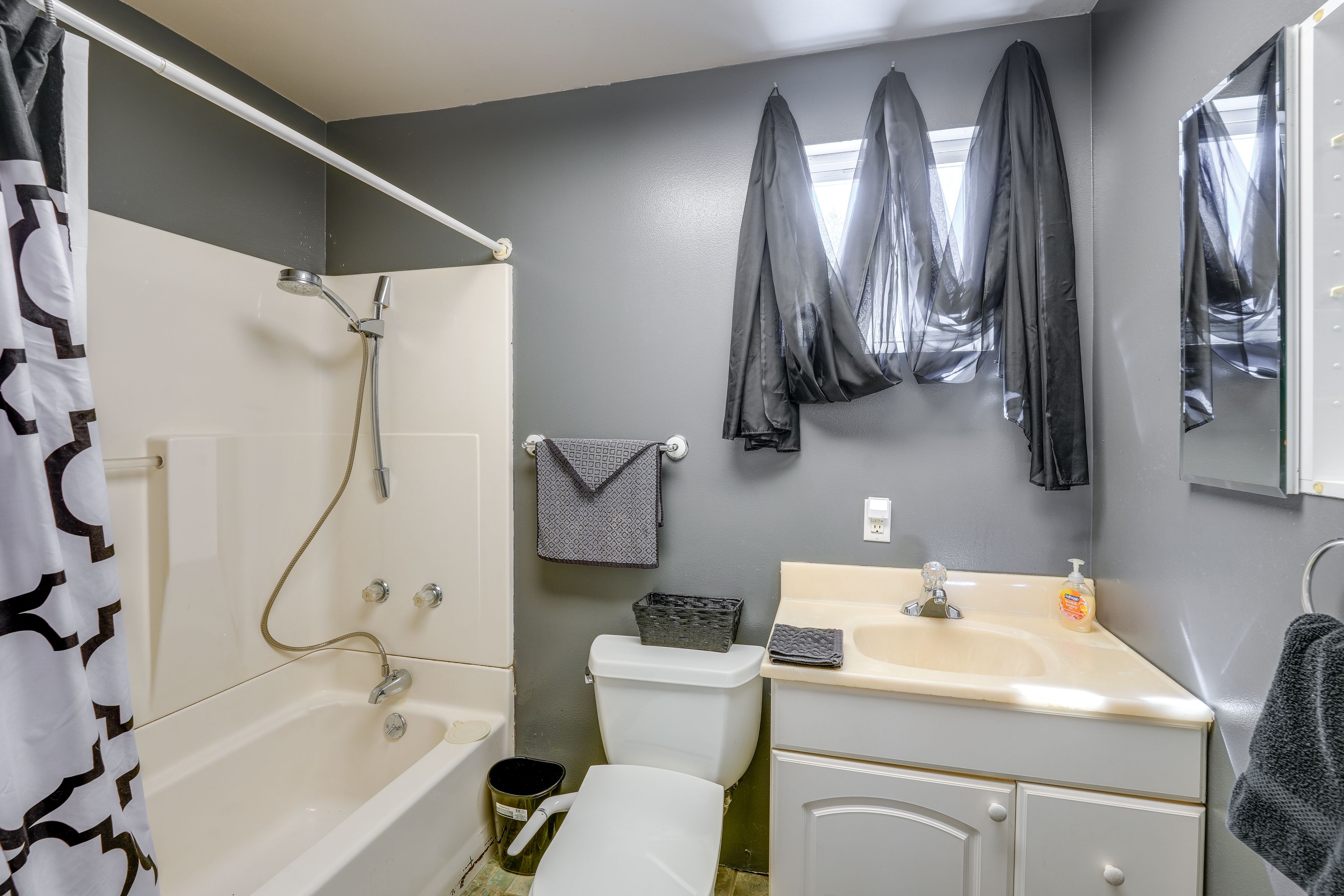 Full Bathroom | Shower/Tub Combo | Hair Dryer