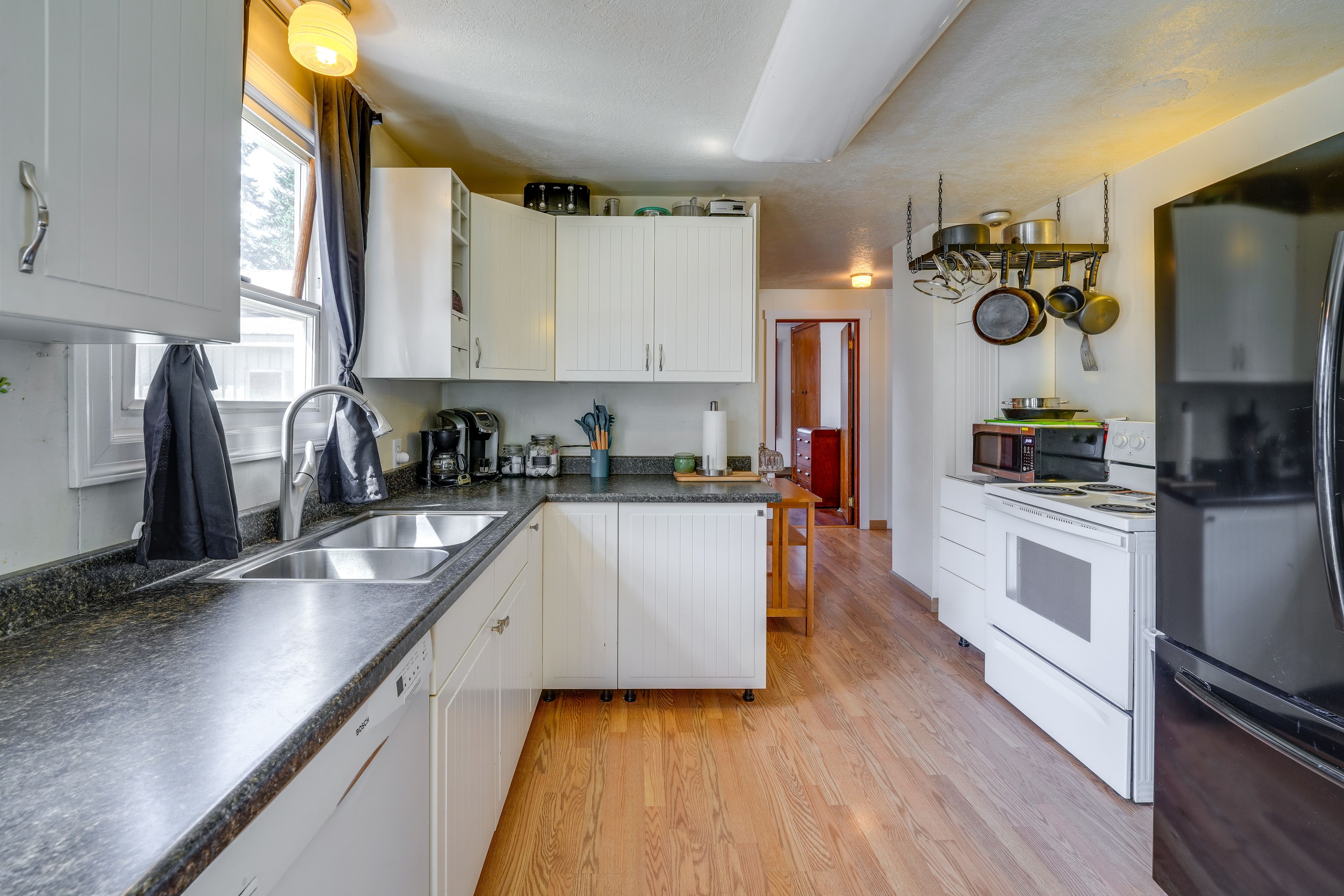 Kitchen | Pet Friendly w/ Fee | Cooking Basics
