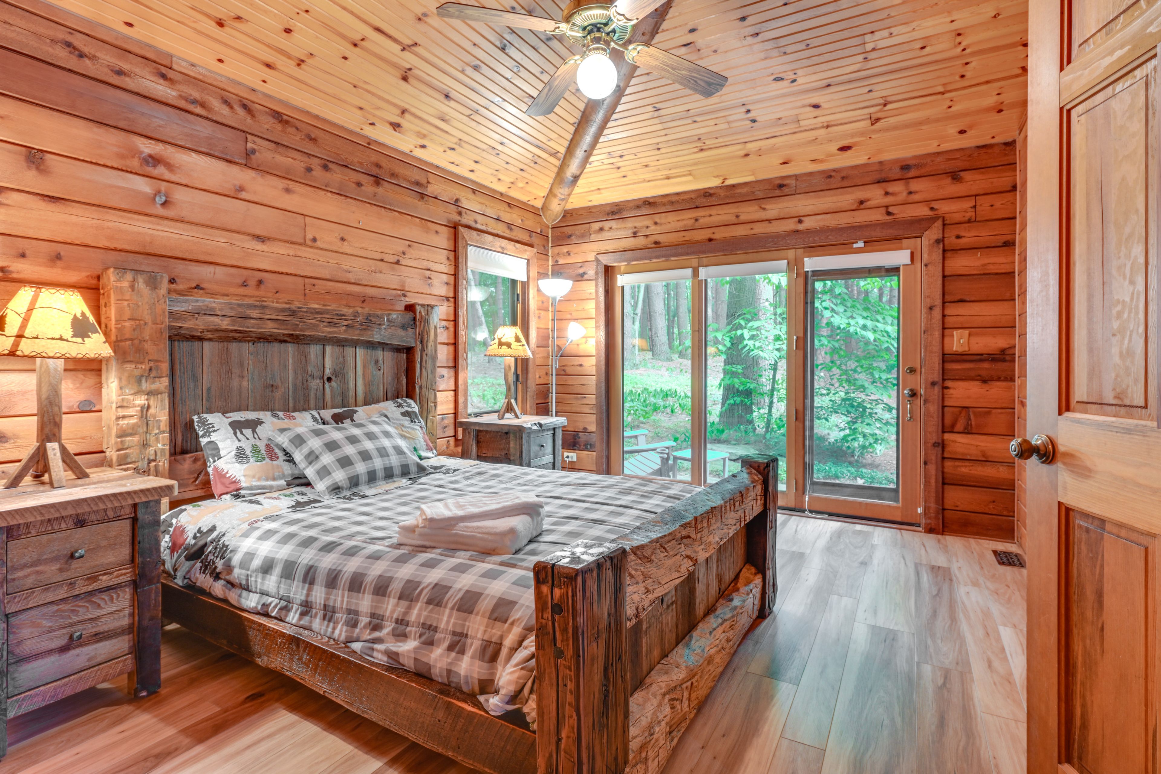 Bedroom 1 | Main Level | Queen Bed | Linens Provided