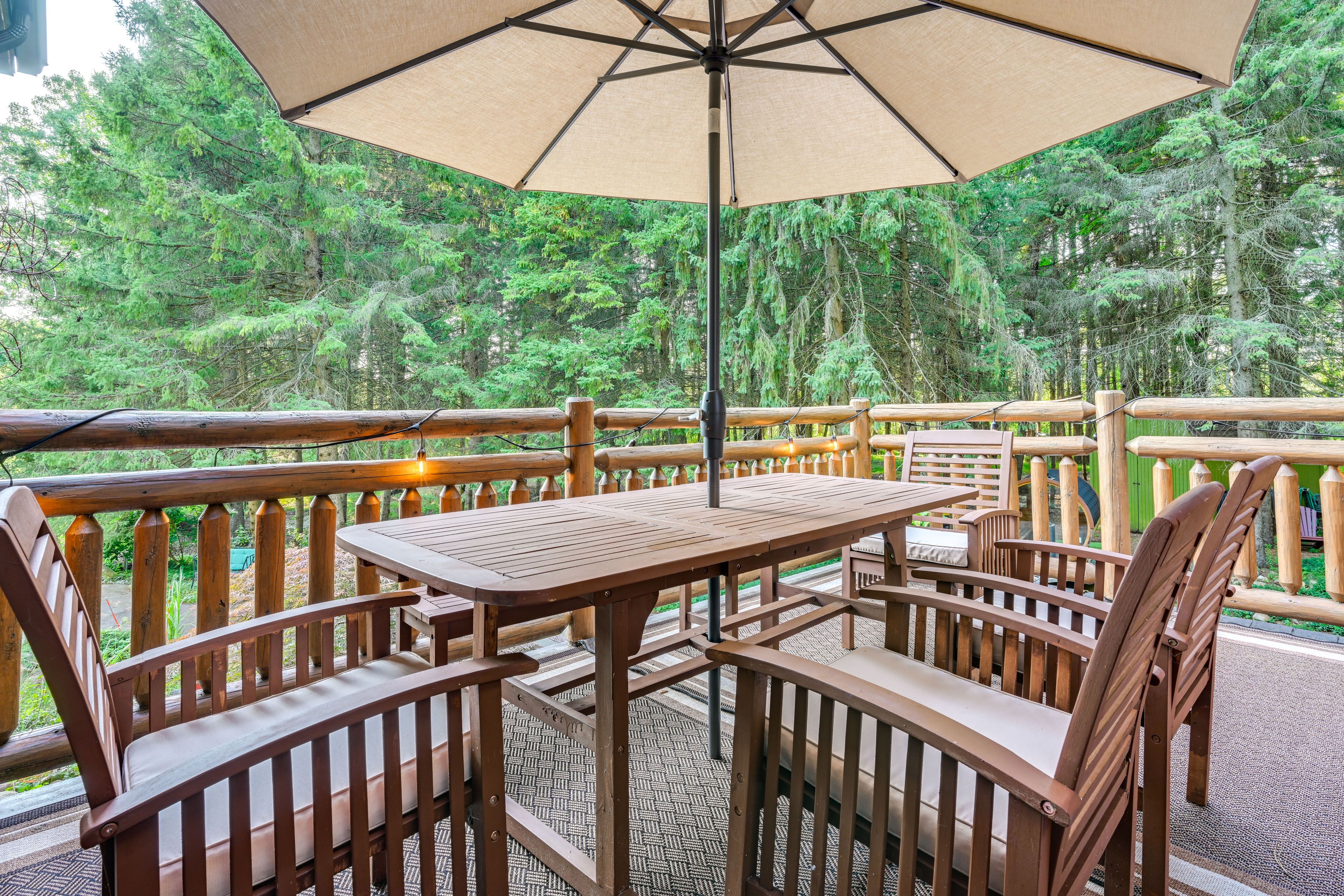 Deck | Dining Area