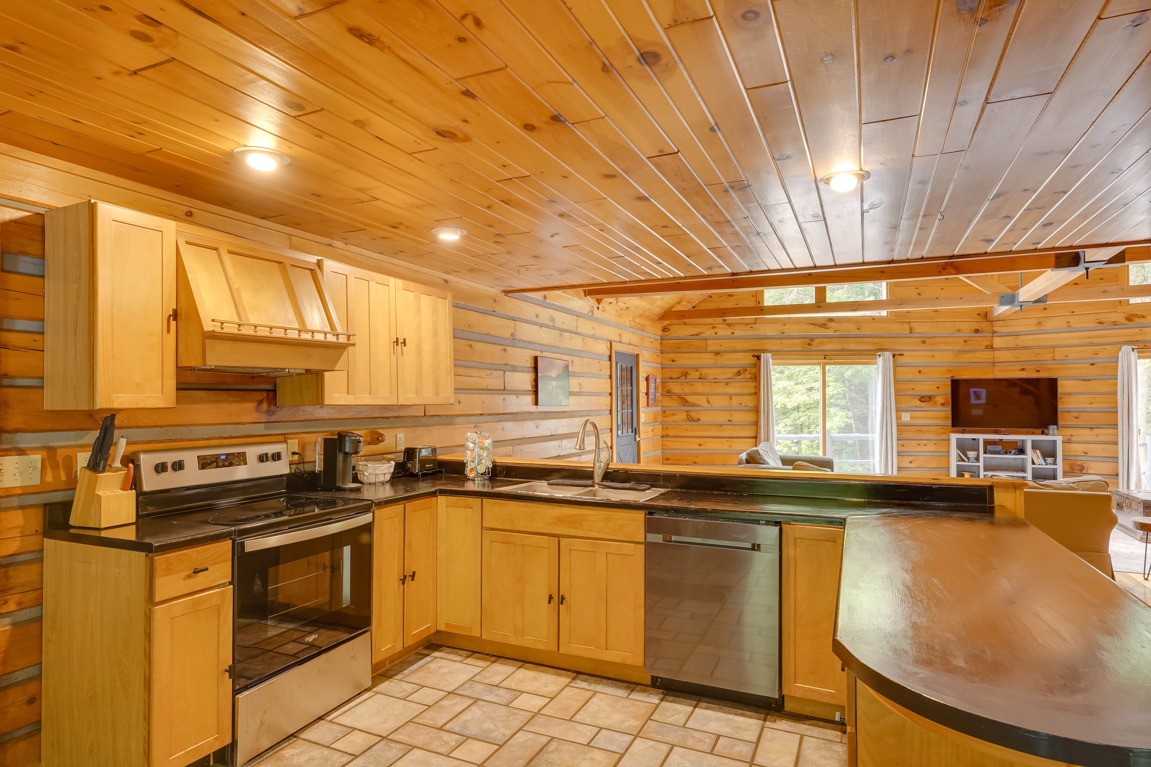 Kitchen | Coffee Maker | Dishware & Flatware