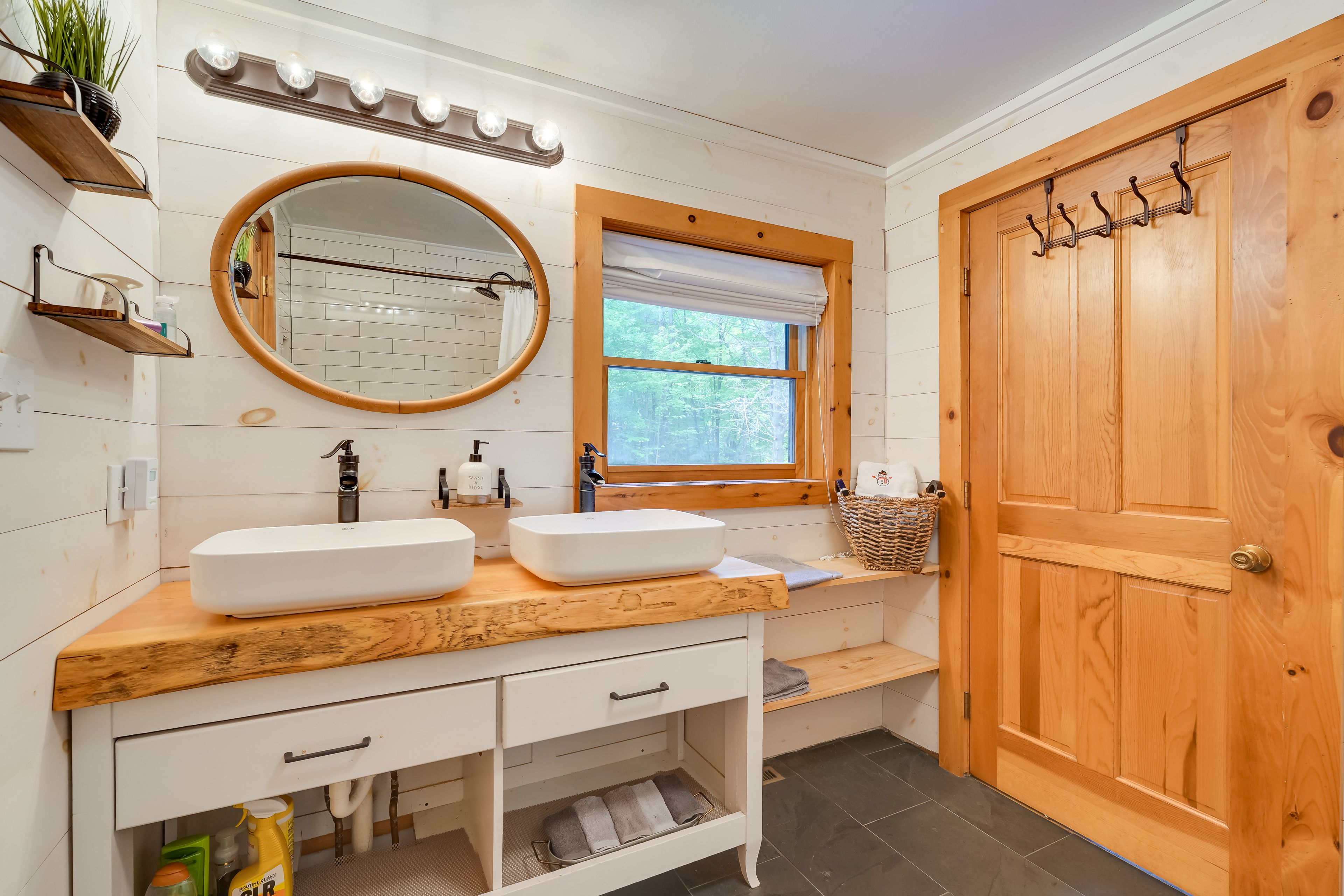 Bathroom | Complimentary Toiletries | Towels Provided