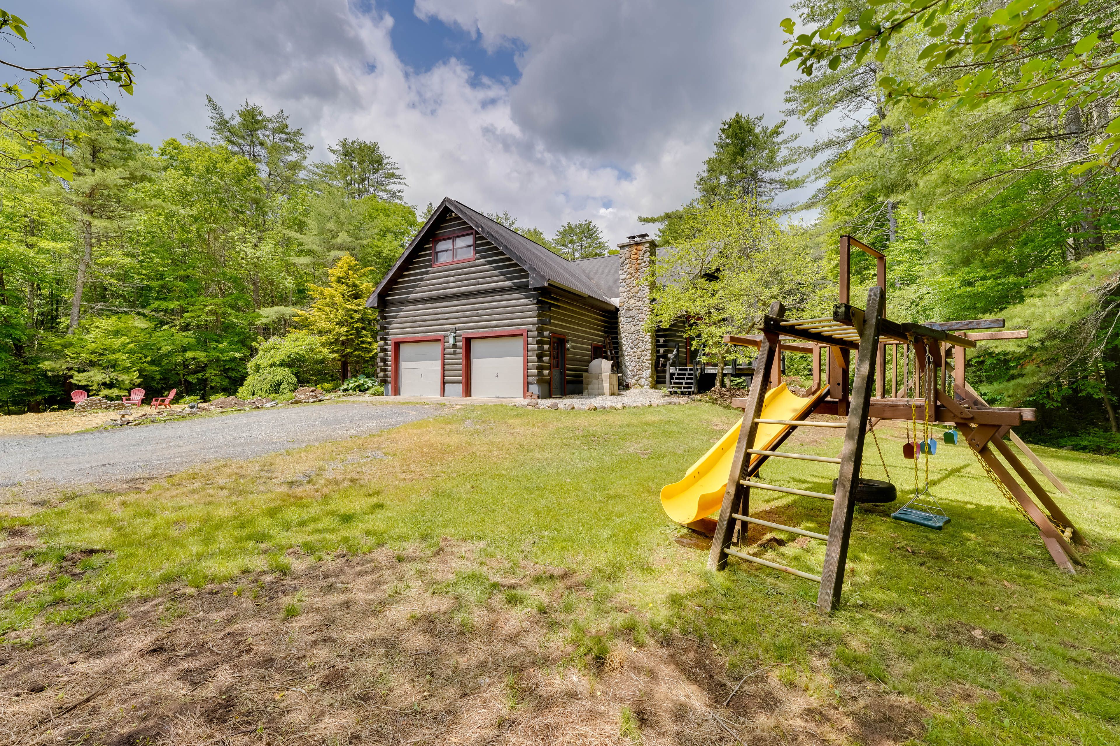 Private Yard | Kids' Playset | Fire Pit | Volleyball Net