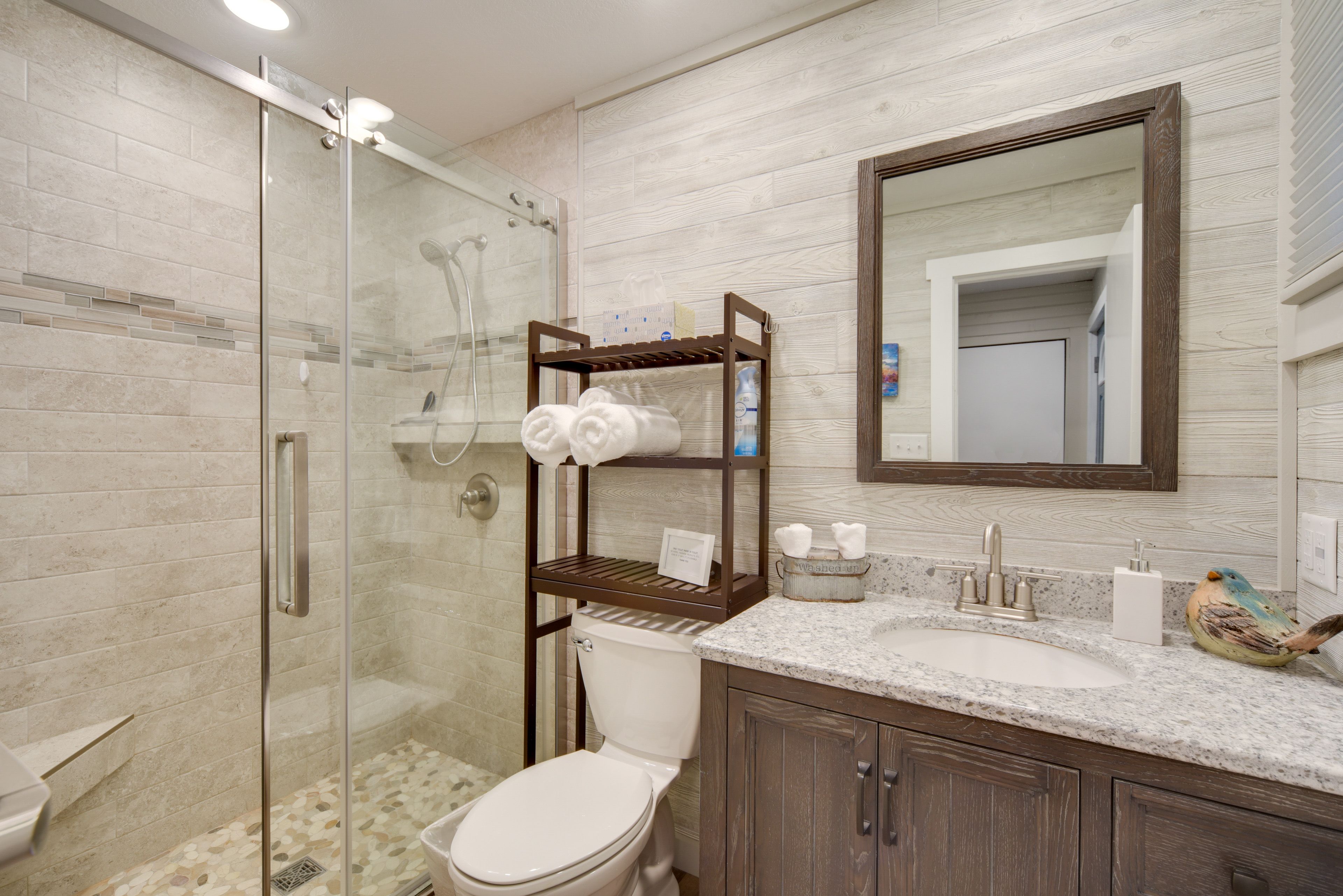 Full Bathroom | Complimentary Toiletries | Main Floor