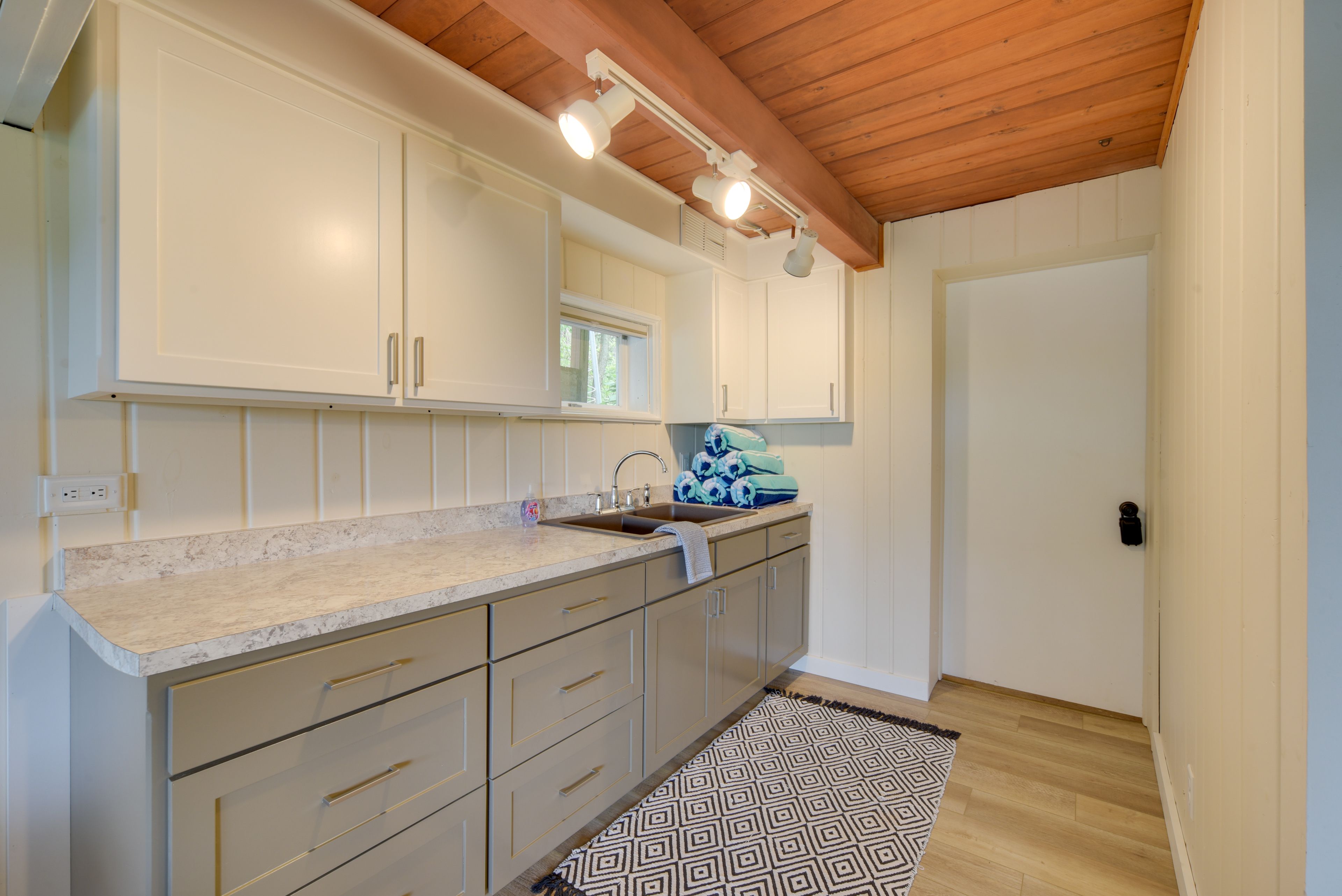 Laundry Area | Wet Bar | Lower Floor