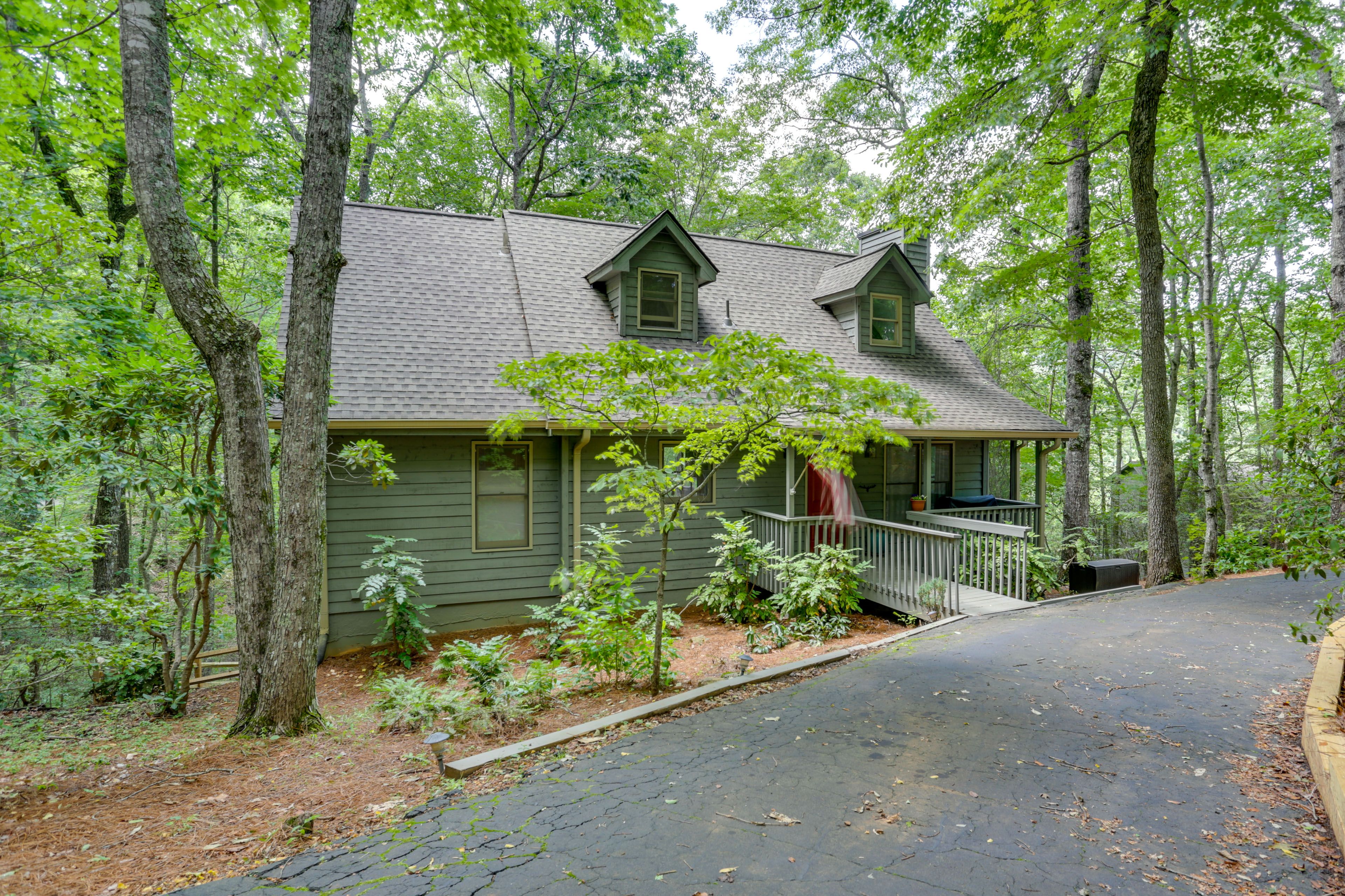 Exterior | Parking | Driveway (3 Vehicles)