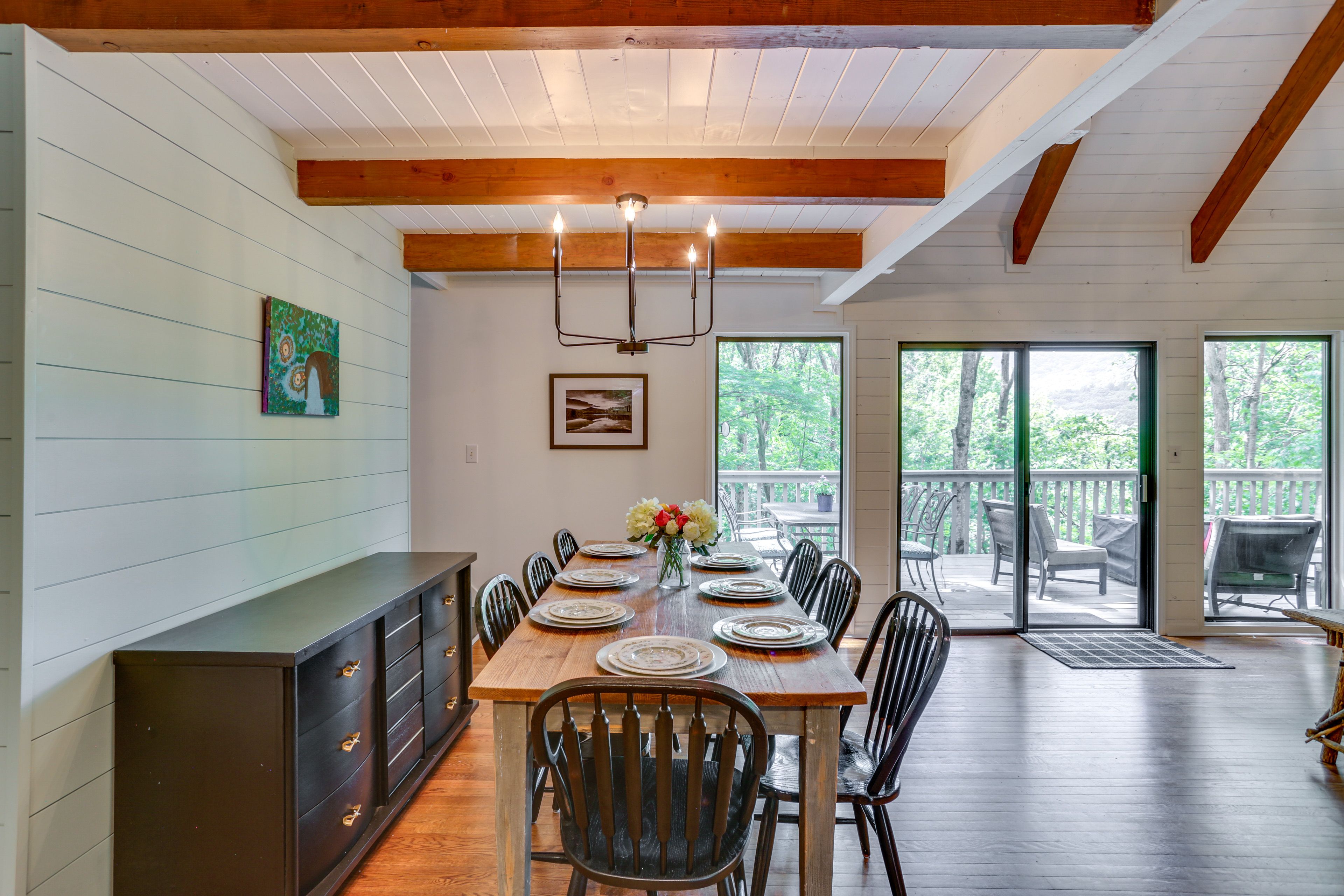 Dining Room | Dishware/Flatware Provided