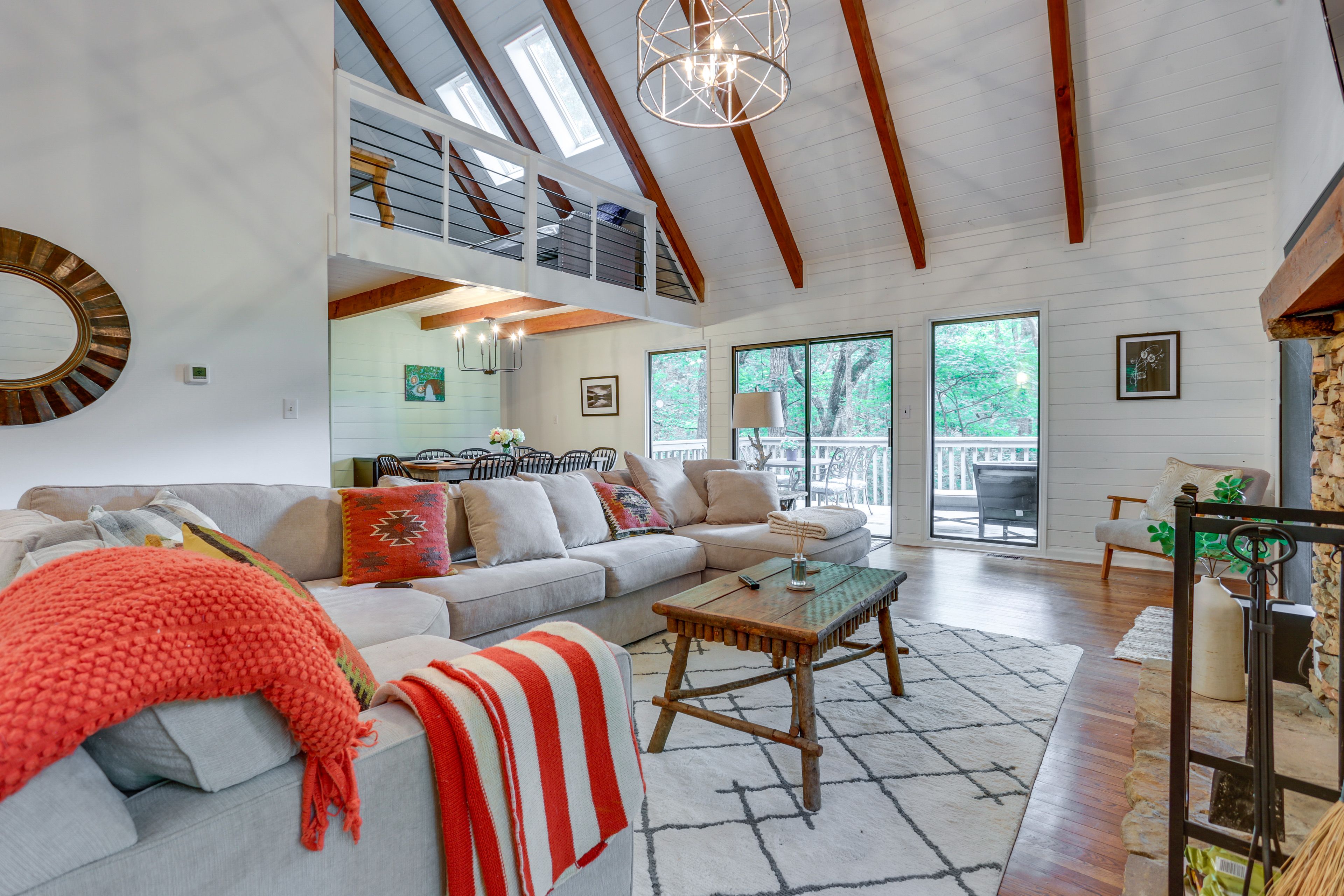 Jasper Vacation Rental | 3BR | 3BA | 2,119 Sq Ft | Step-Free Entry