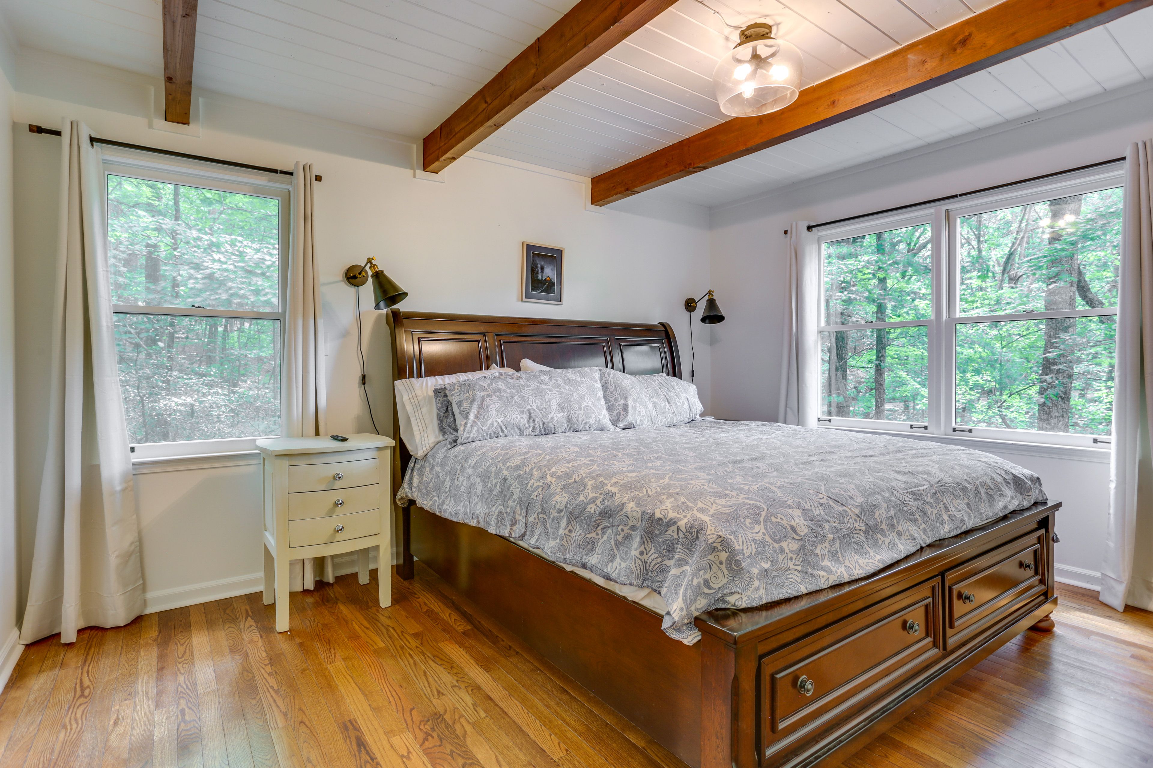 Bedroom 1 | King Bed | Linens Provided