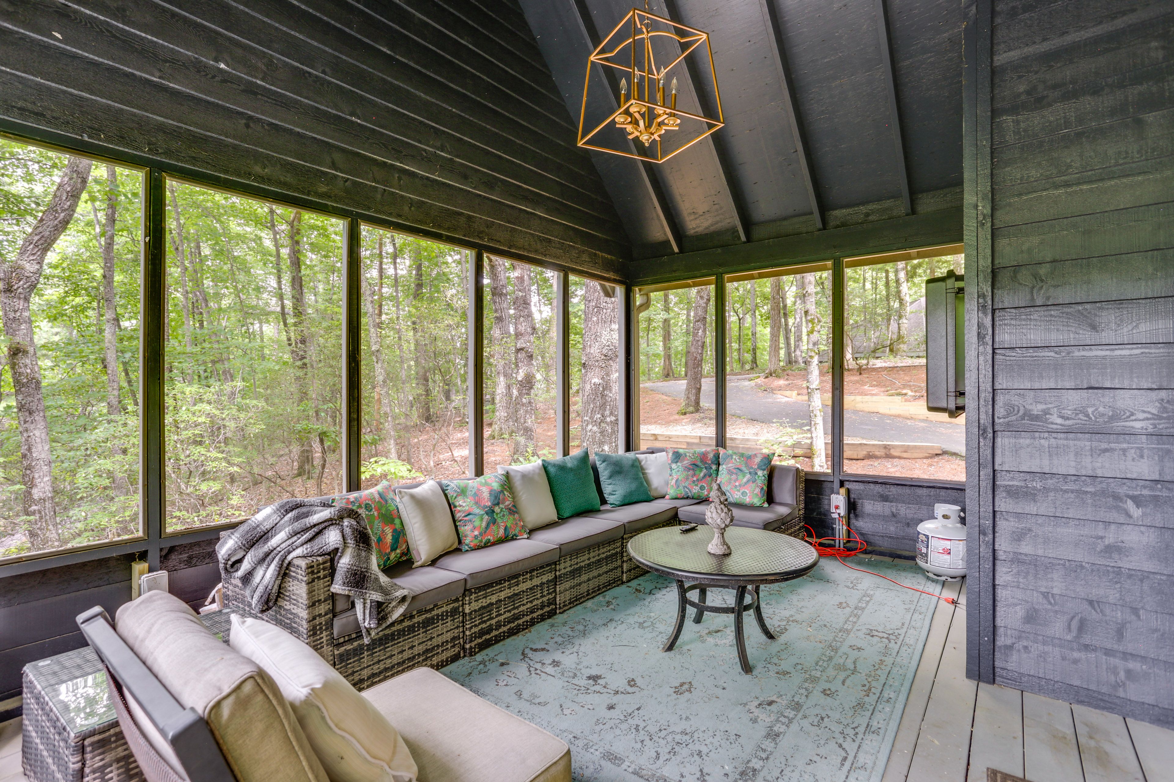 Screened Porch | Smart TV