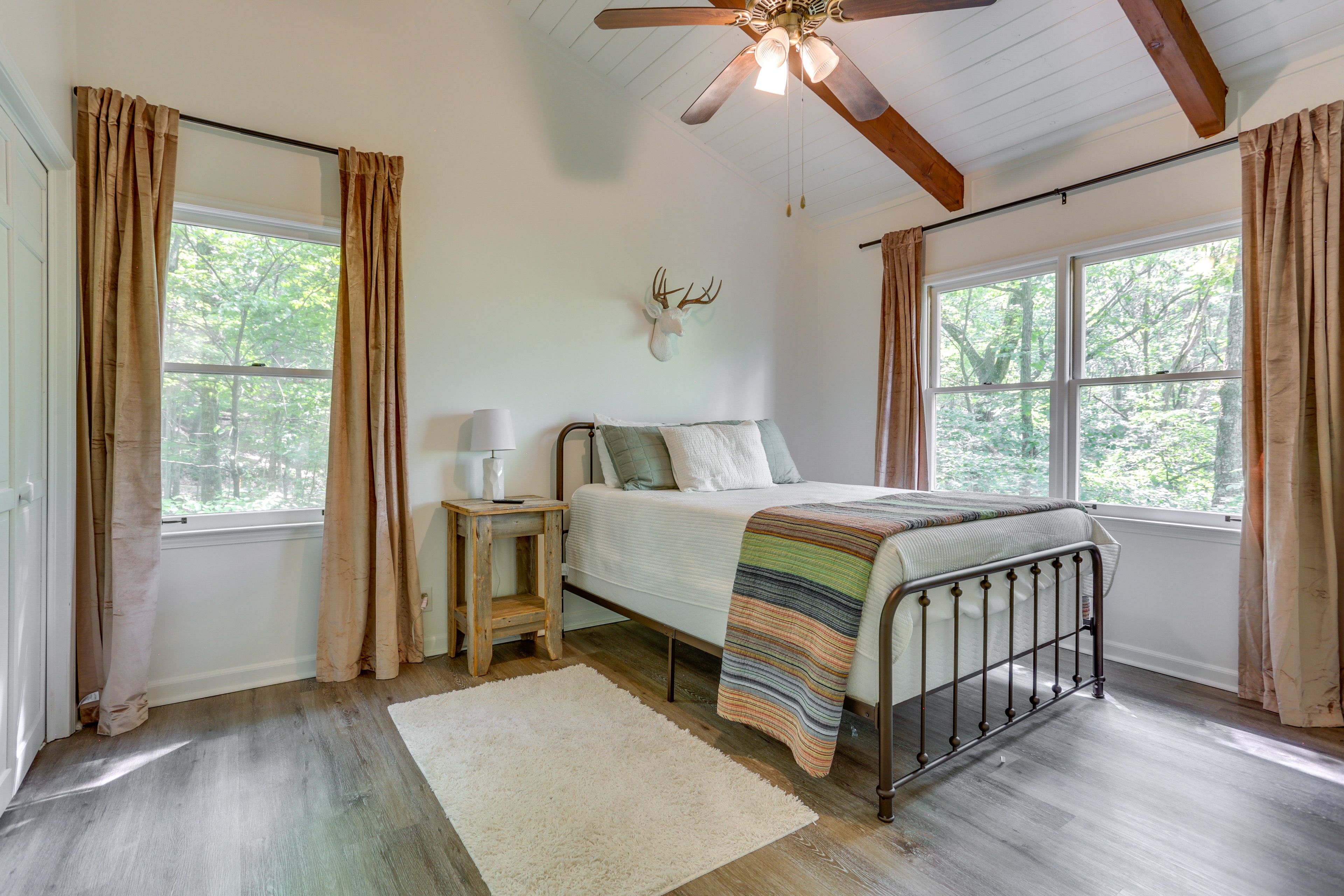 Bedroom 2 | Queen Bed | Smart TV
