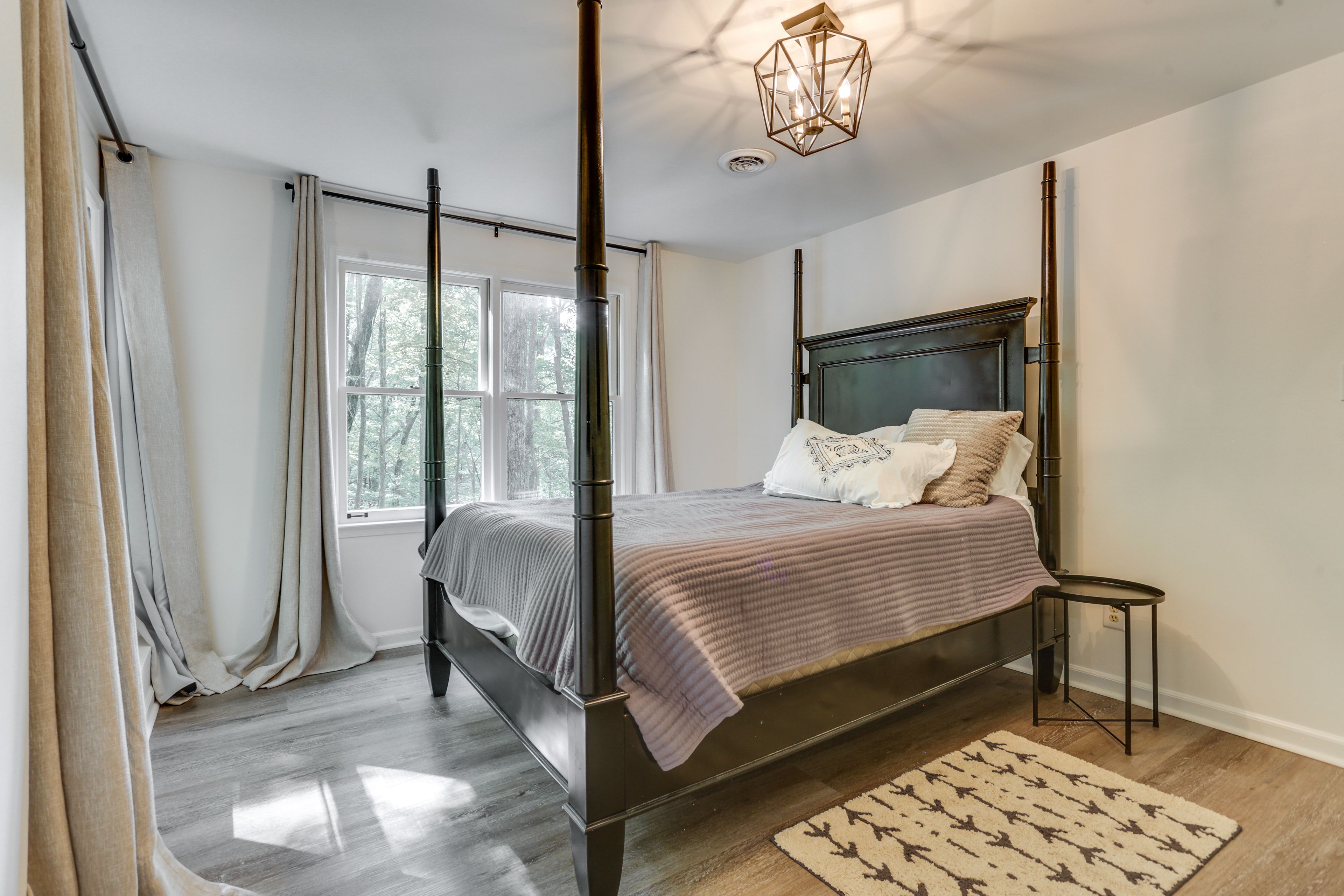 Bedroom 3 | Queen Bed