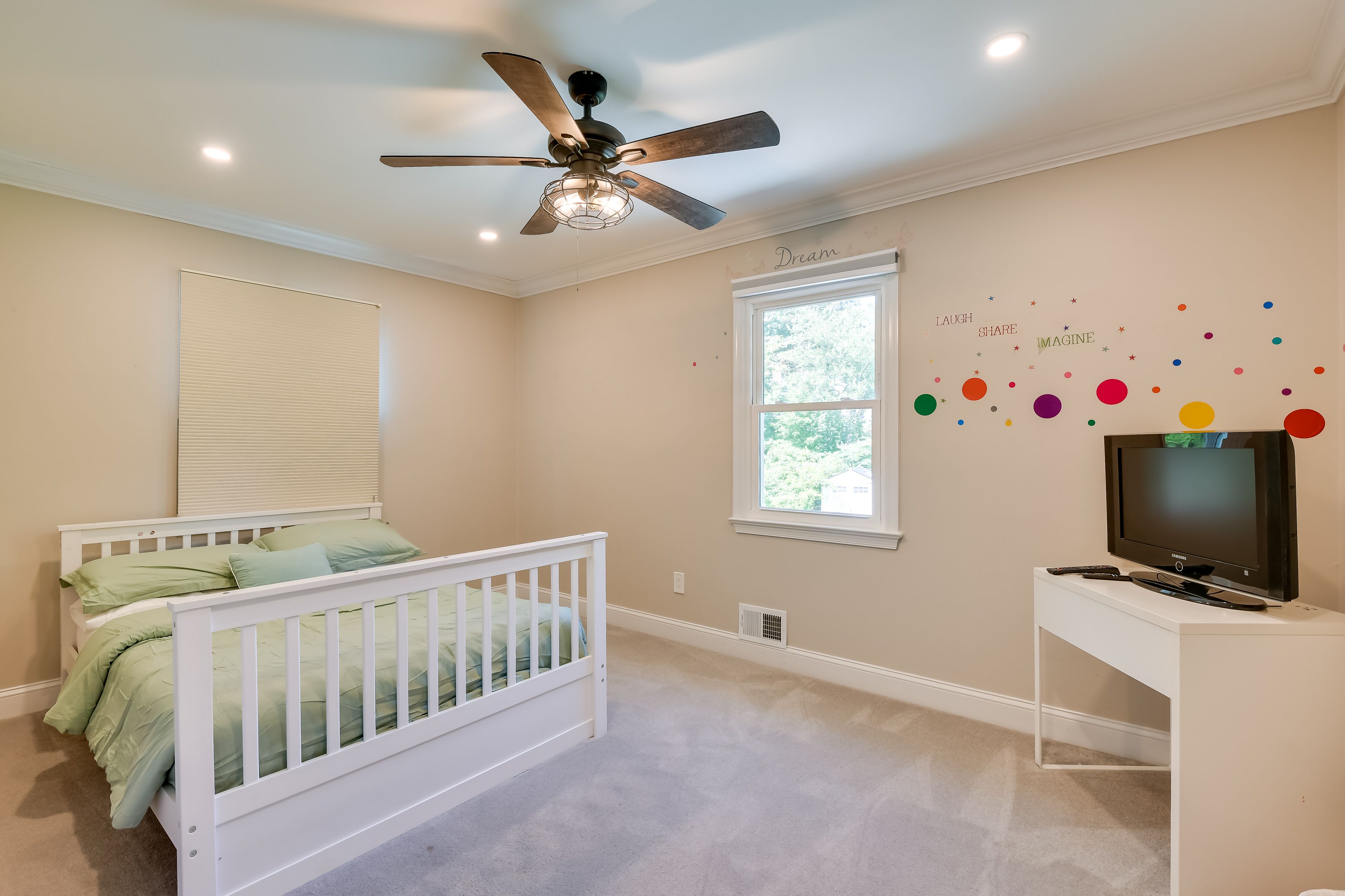Bedroom 3 | Queen Bed | Smart TV