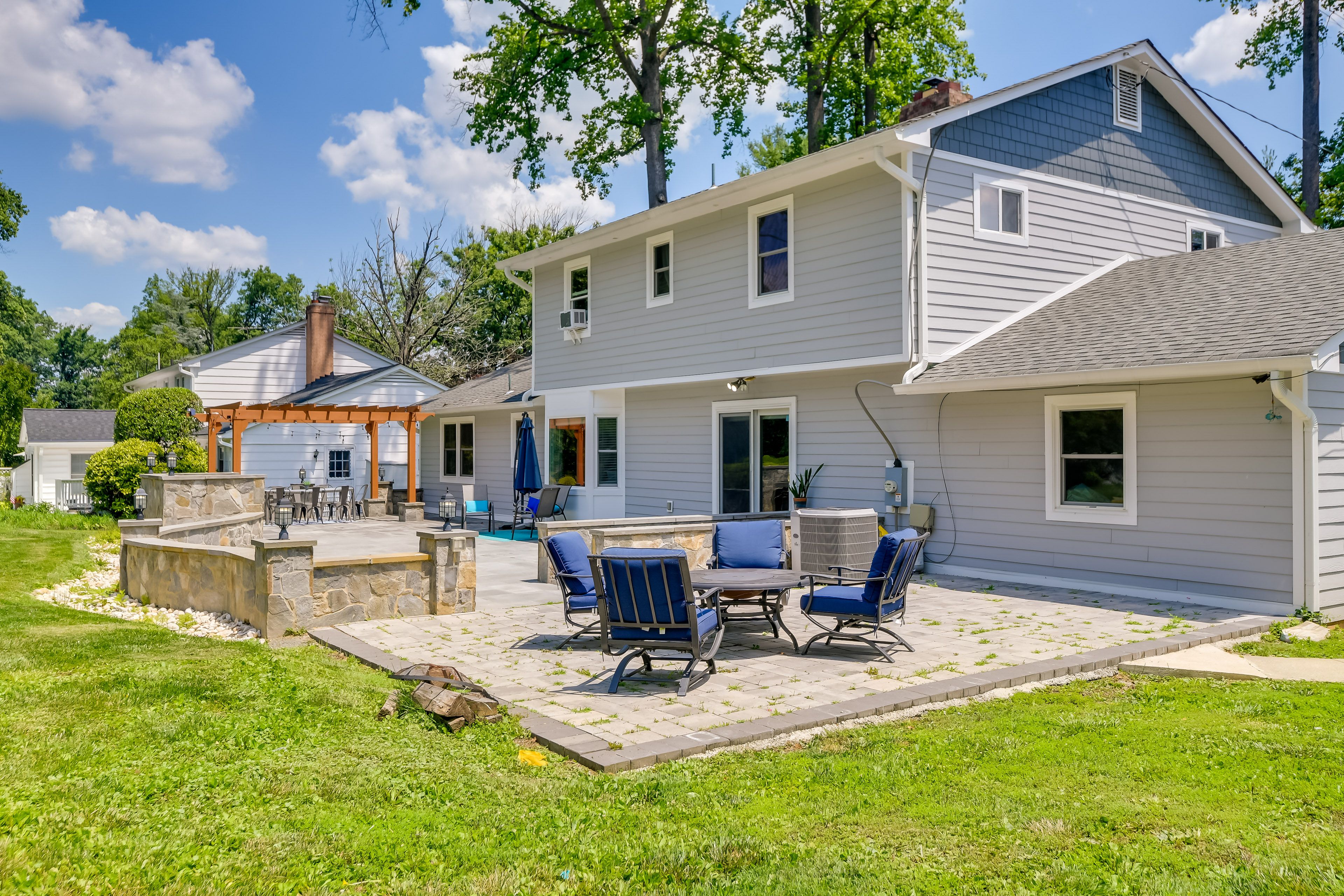 Private Backyard | Patio | Gas Grill | Outdoor Dining Areas