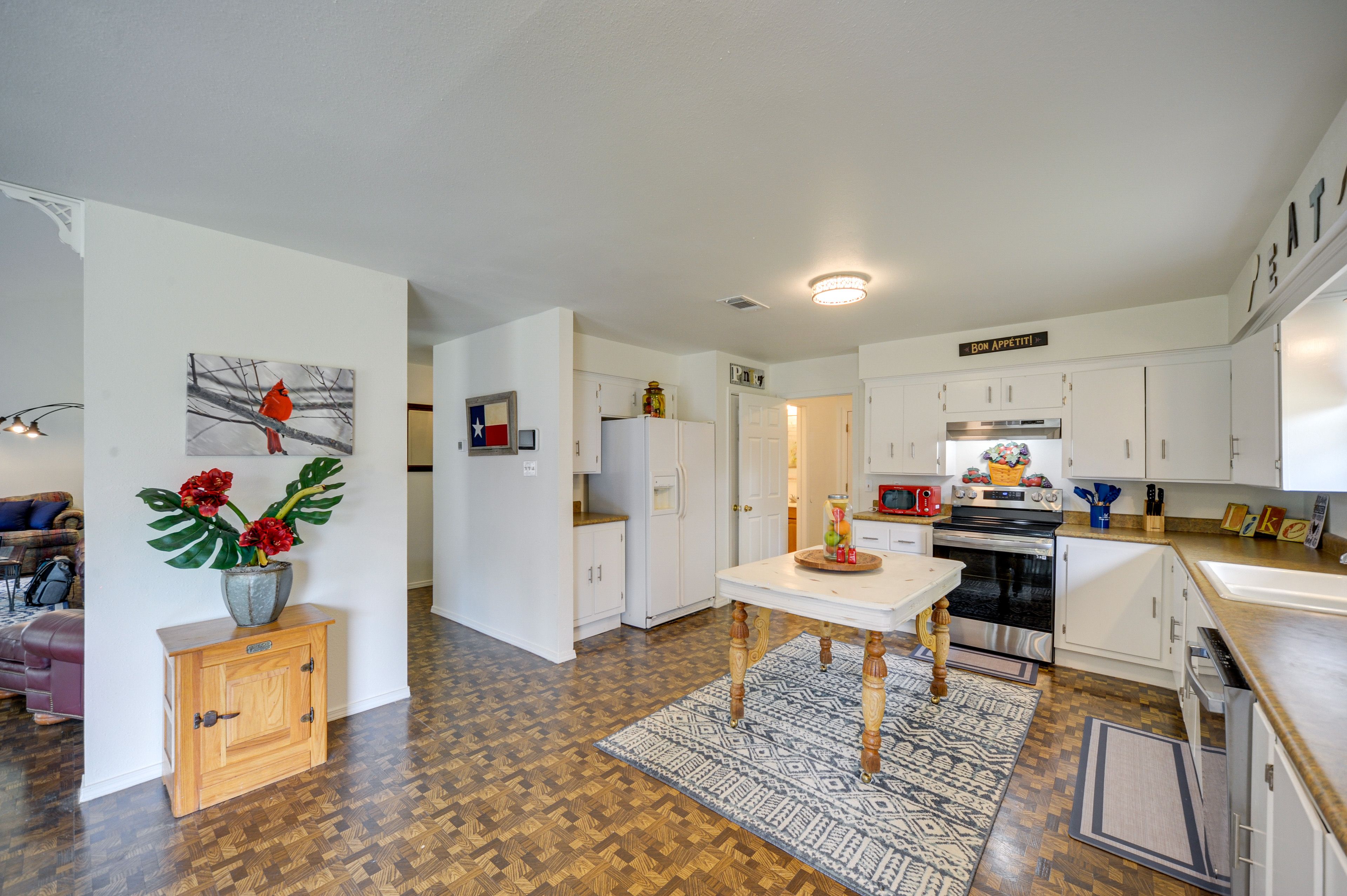 Kitchen | Cooking Basics | Coffee Maker | Paper Towels/Trash Bags Provided