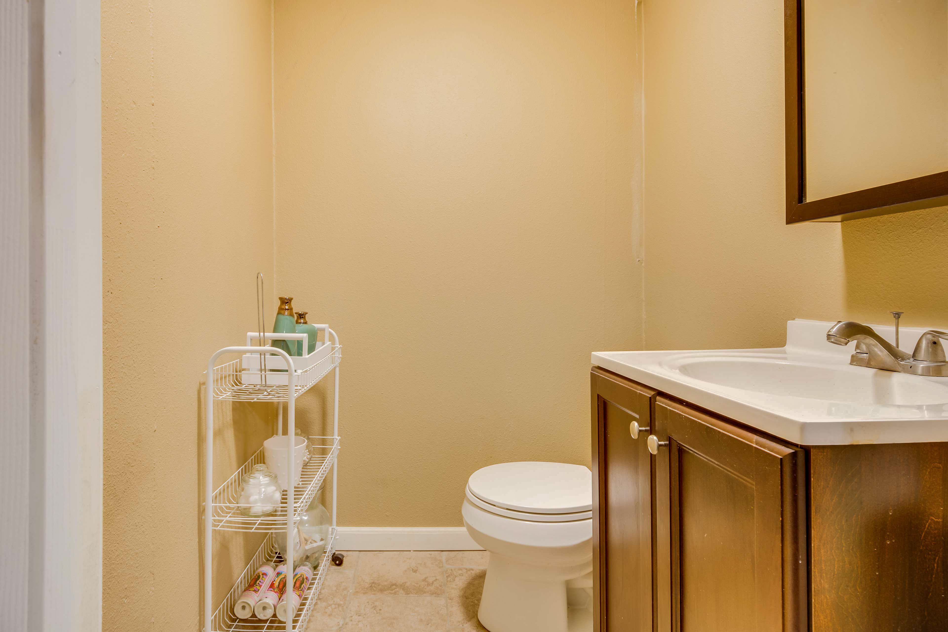Half Bathroom | 1st Floor | Complimentary Toiletries