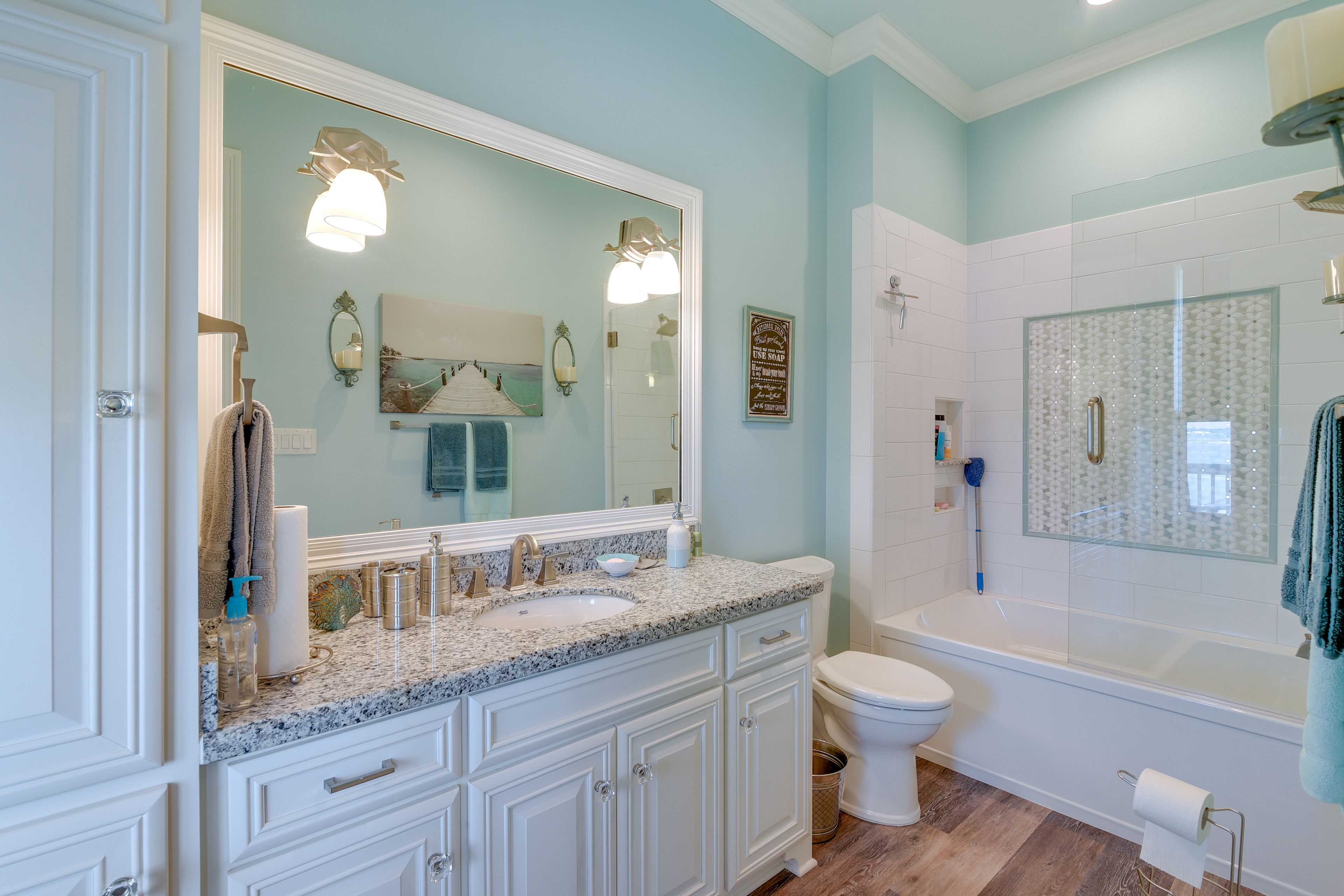 Full Bathroom | Main Floor