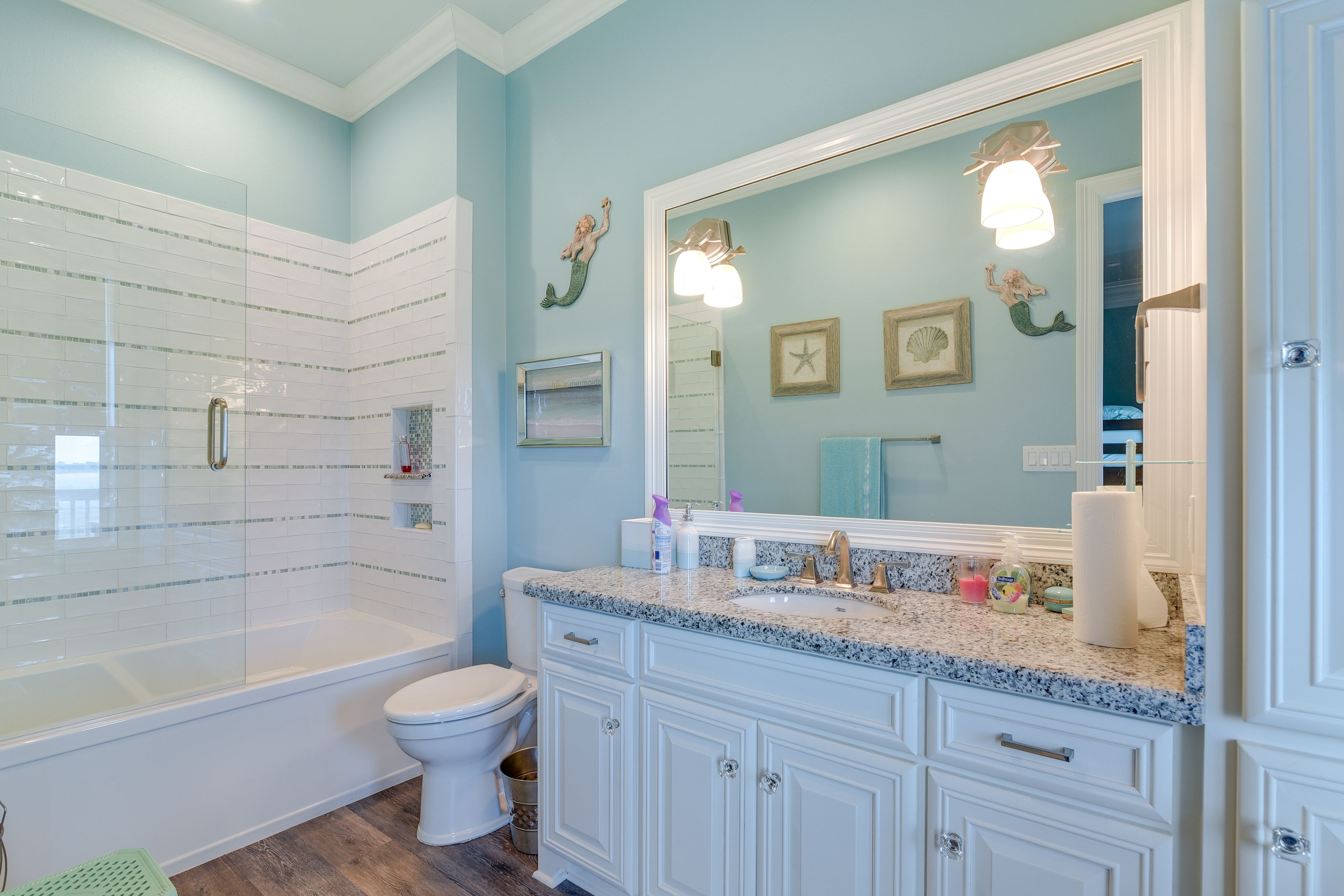Full Bathroom | Main Floor