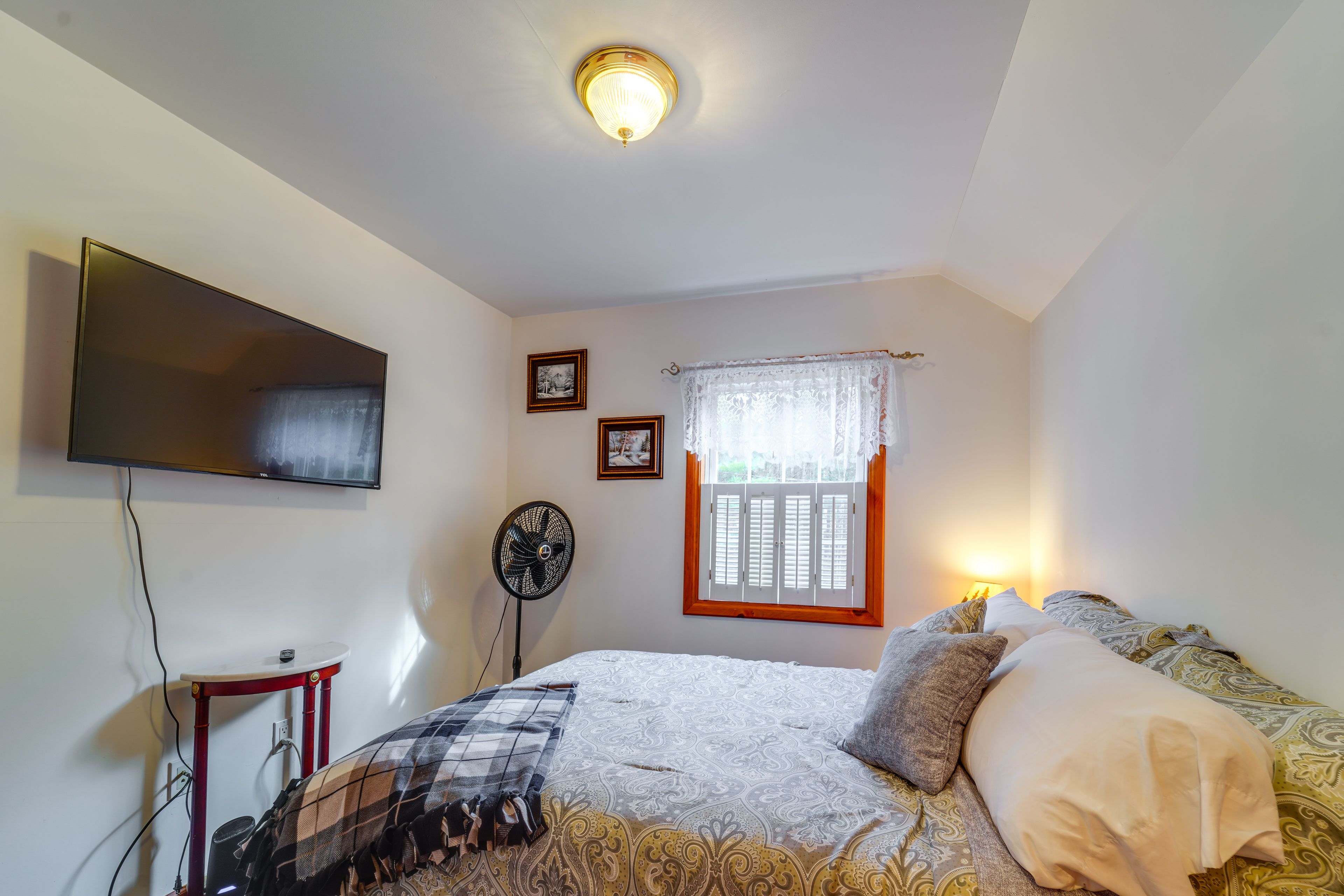 Bedroom 1 | Queen Bed | Linens Provided | 2nd Floor | Stairs Required | Smart TV