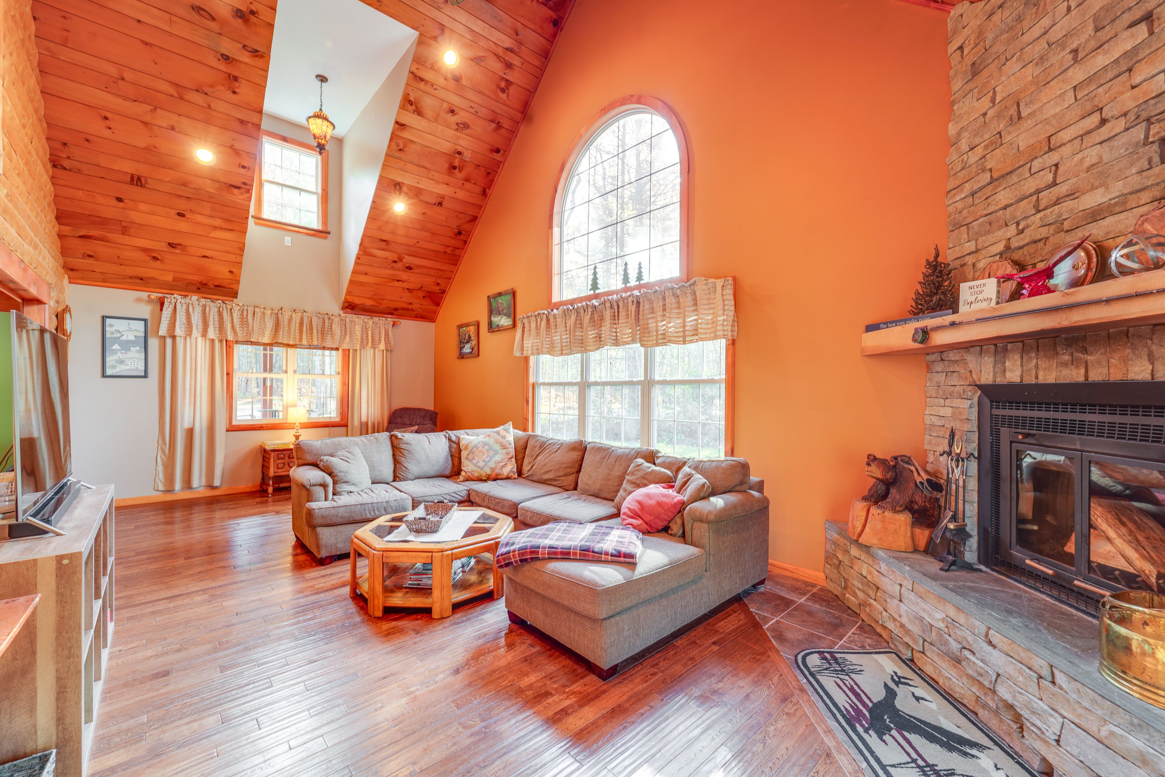 Living Room | Free WiFi | Electric Heating | Smart TV