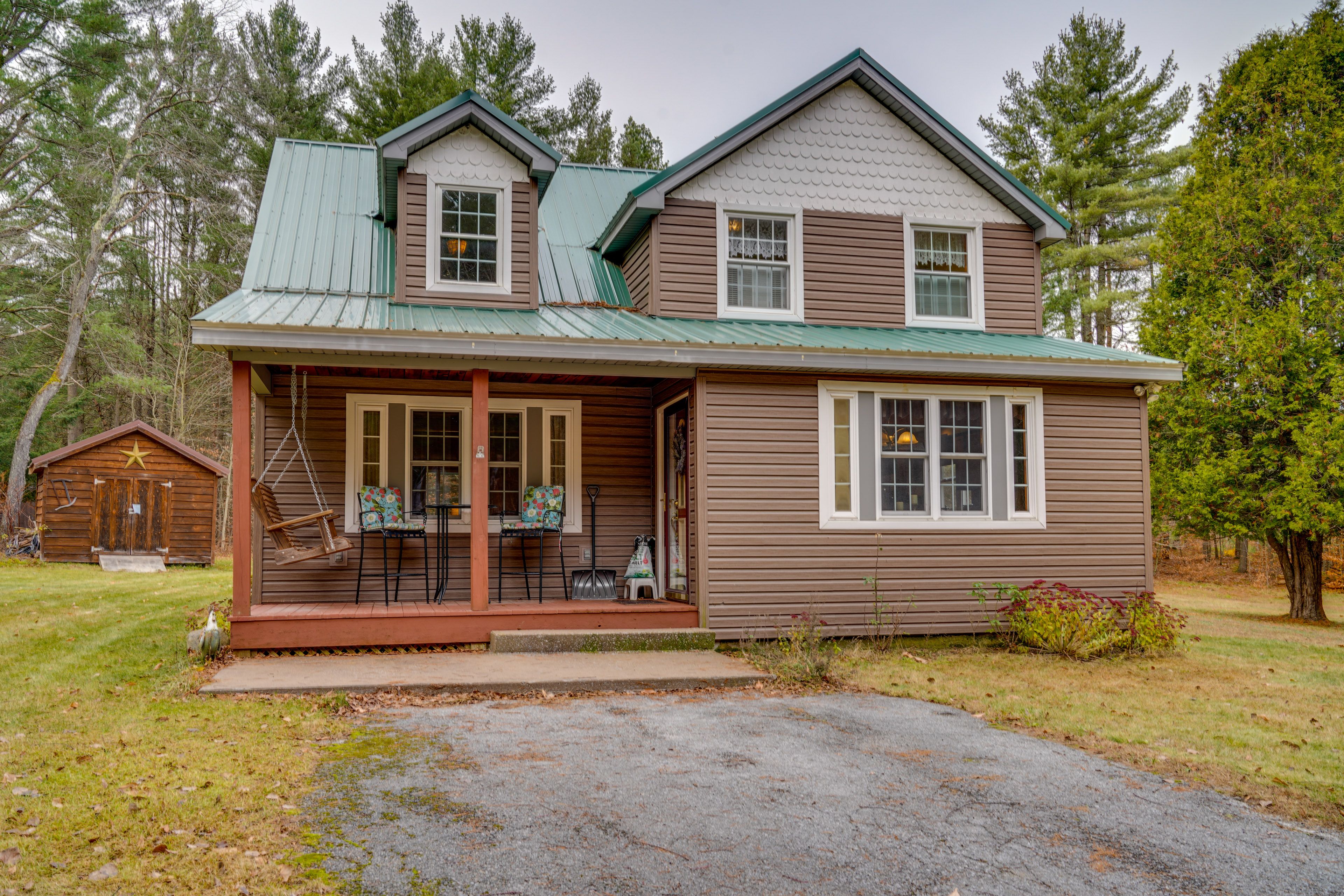 Exterior | Driveway (2 Vehicles)