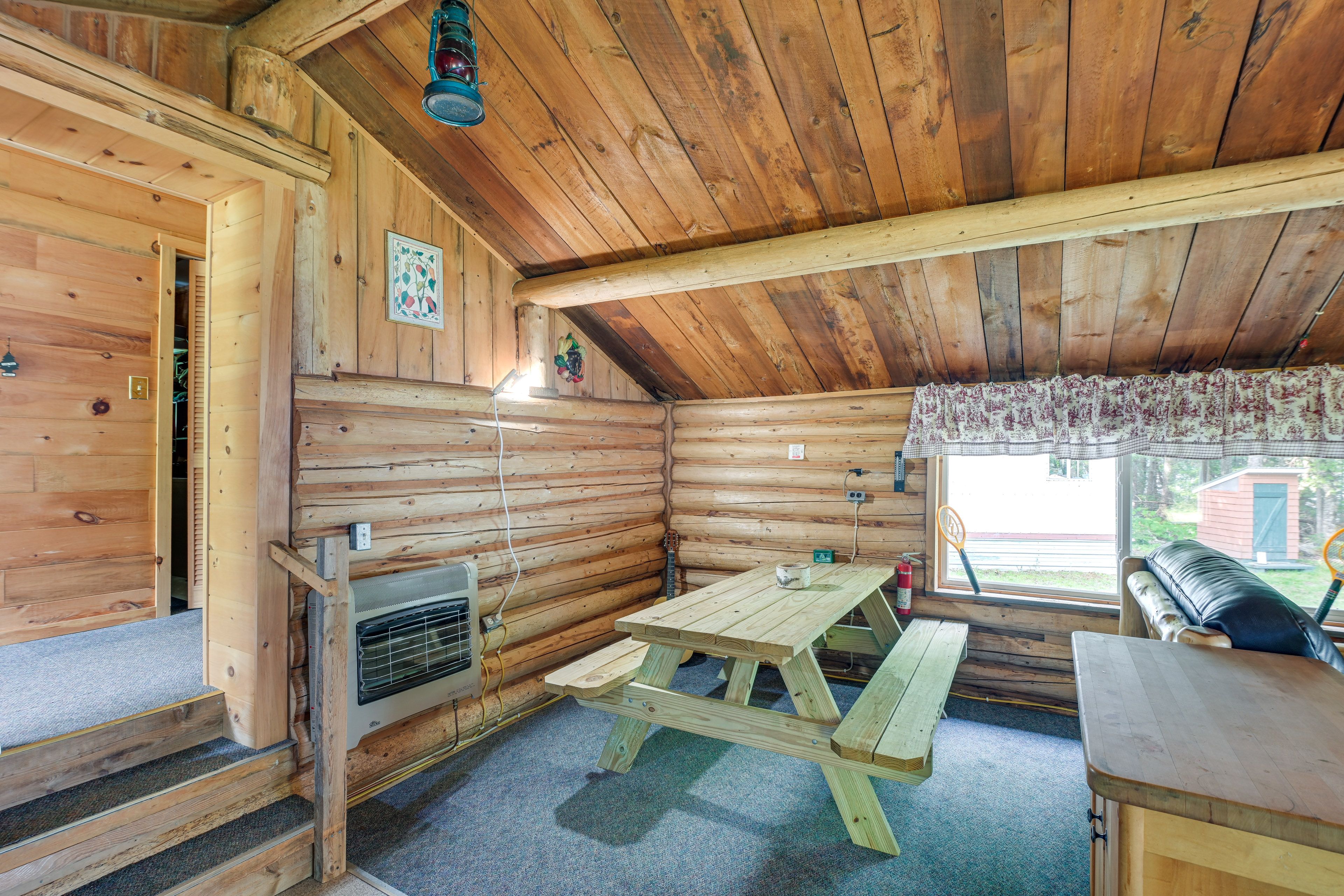 Dining Area | Dishware/Flatware | Trash Bags/Paper Towels | Free WiFi
