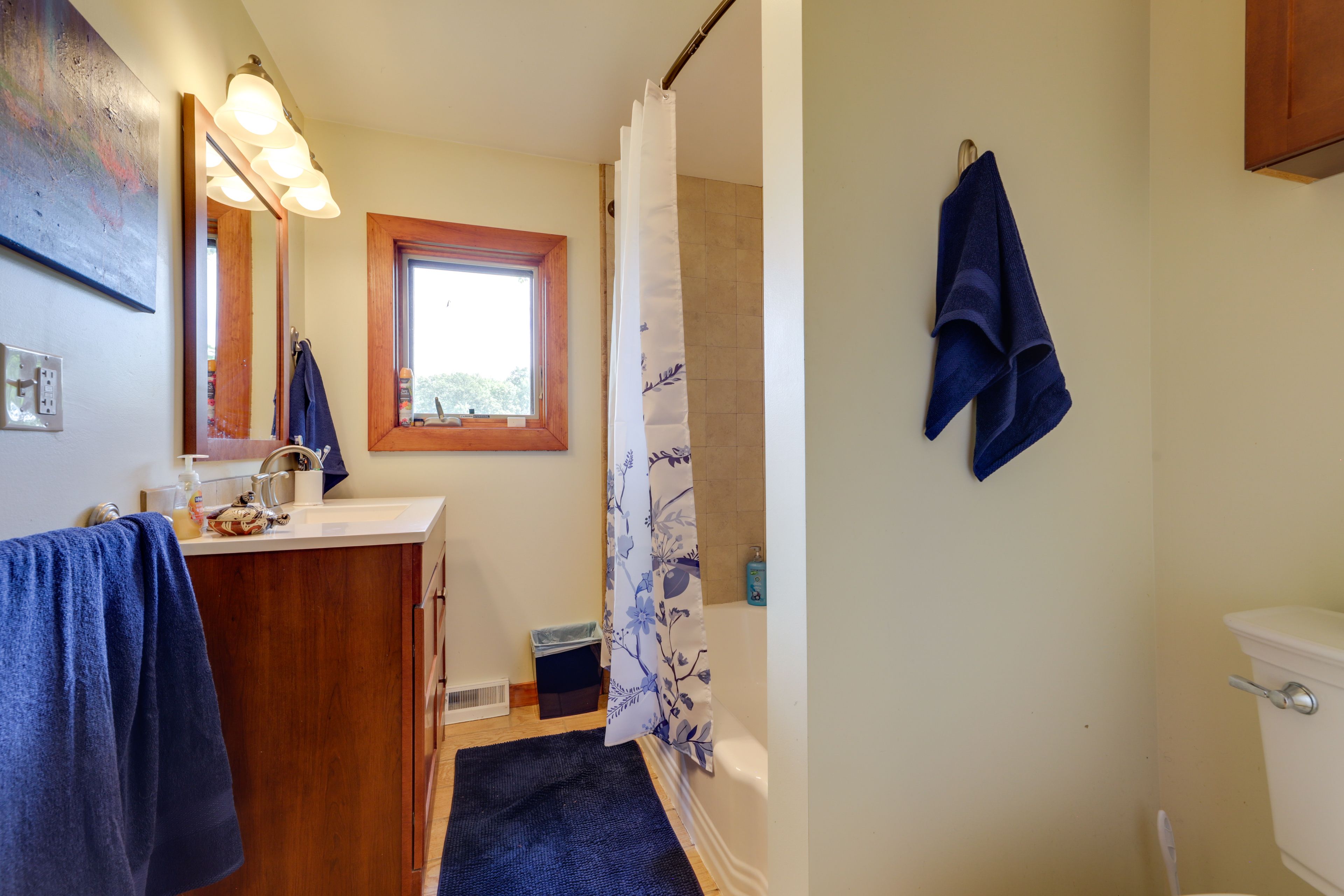 Full Bath | Complimentary Toiletries