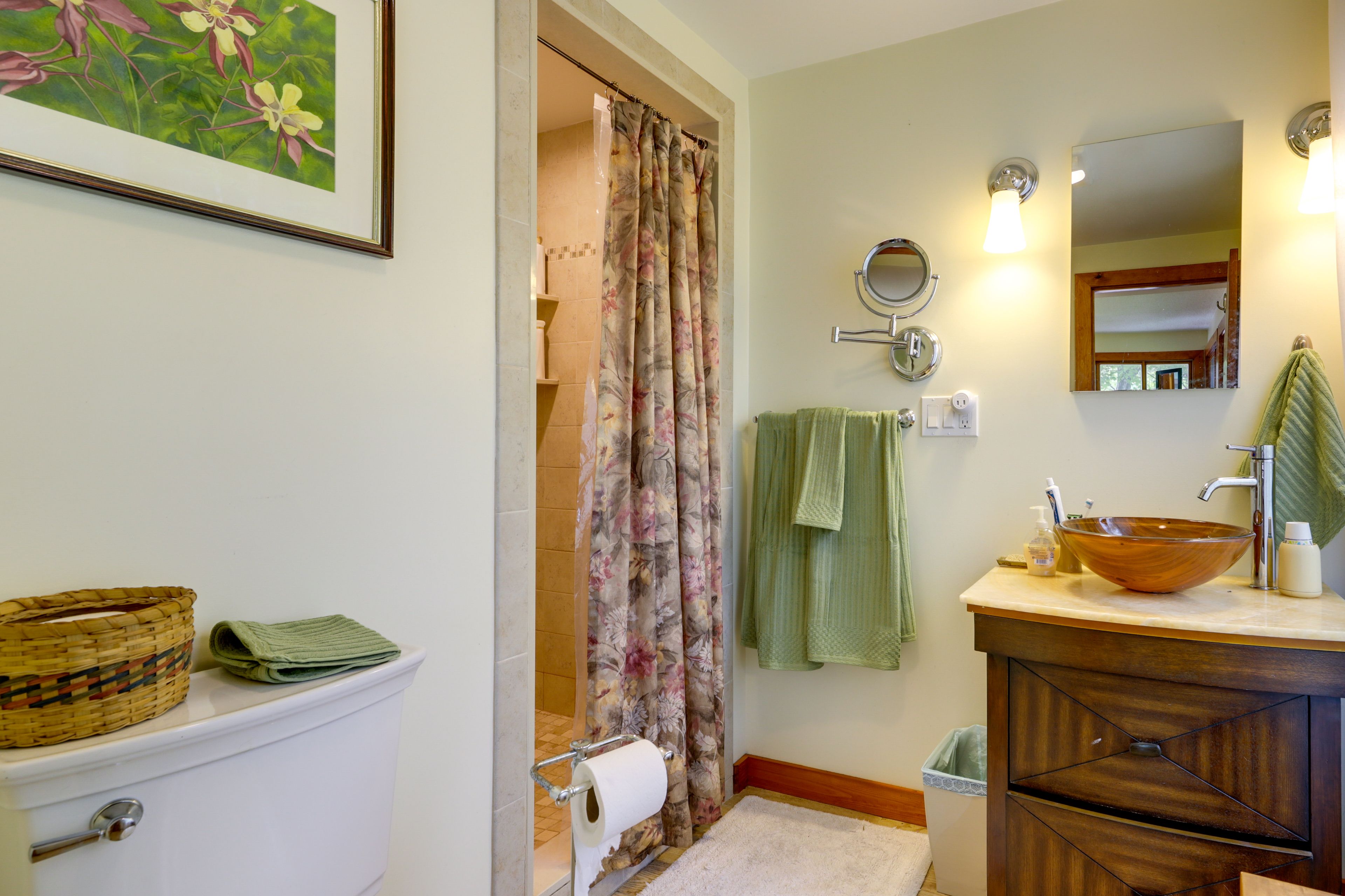 Full Bath | Towels Provided