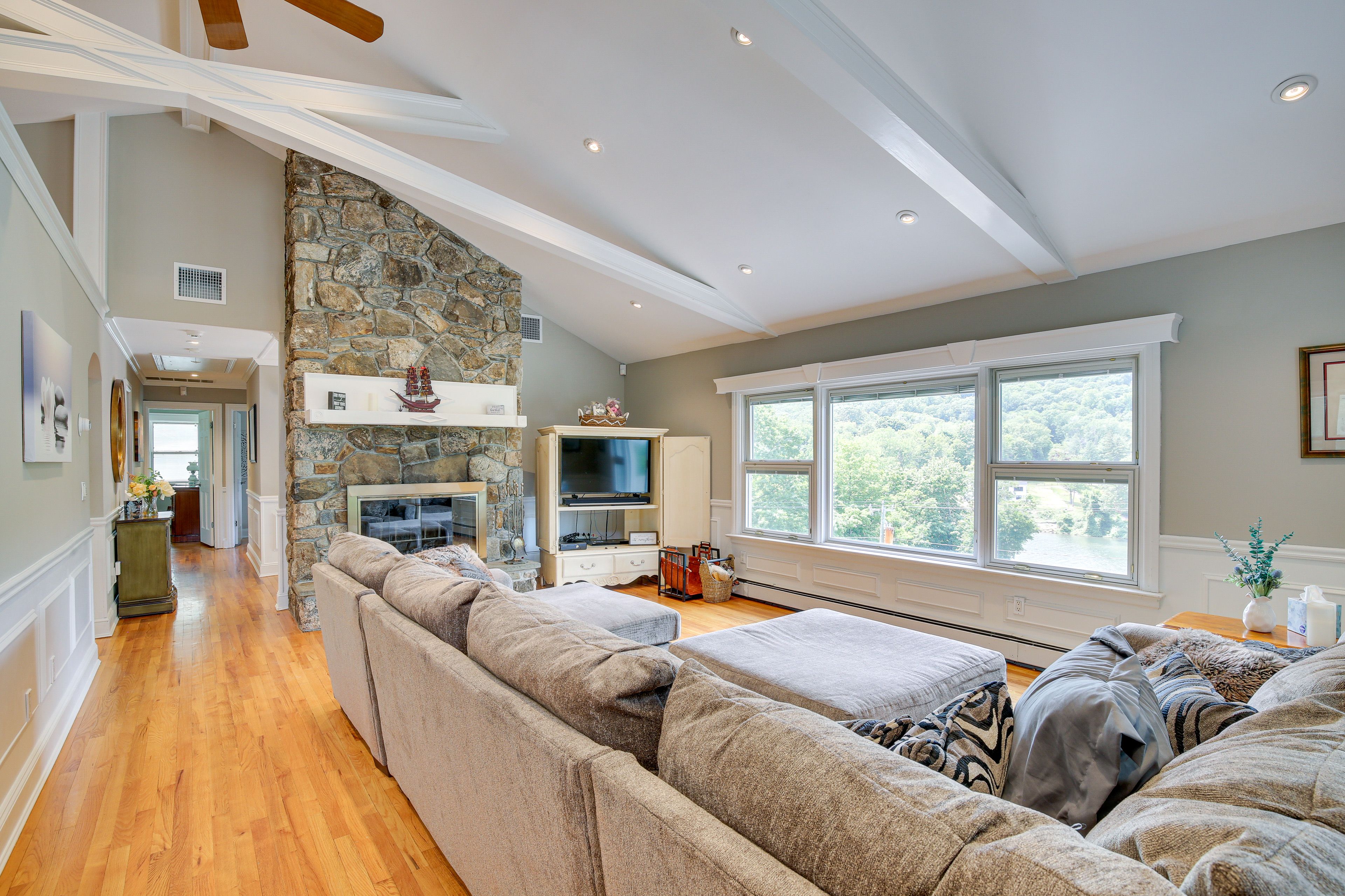 Living Room | Central A/C & Heat | Fireplace | Smart TV
