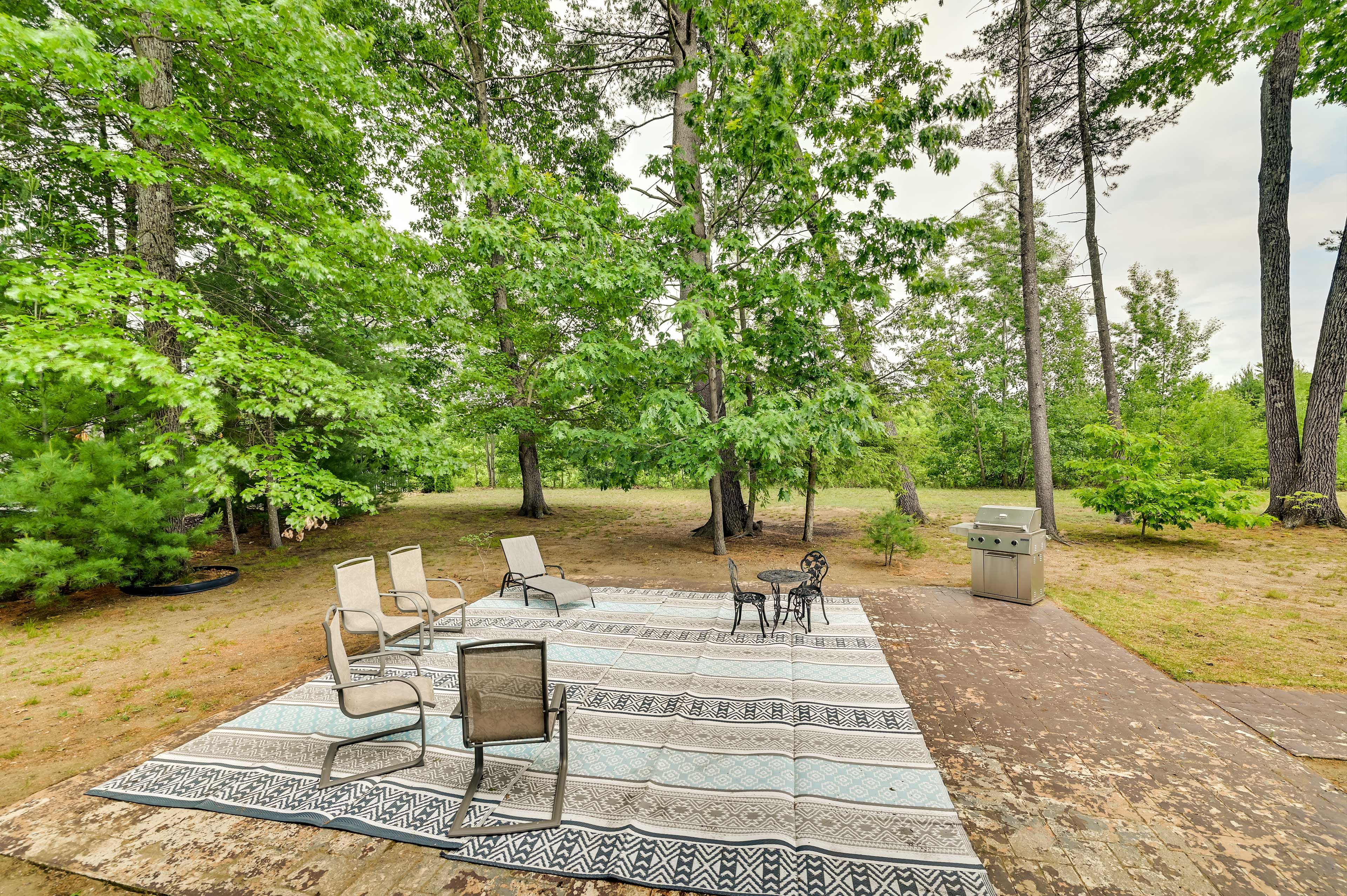 Patio | Gas Grill (Propane Provided)