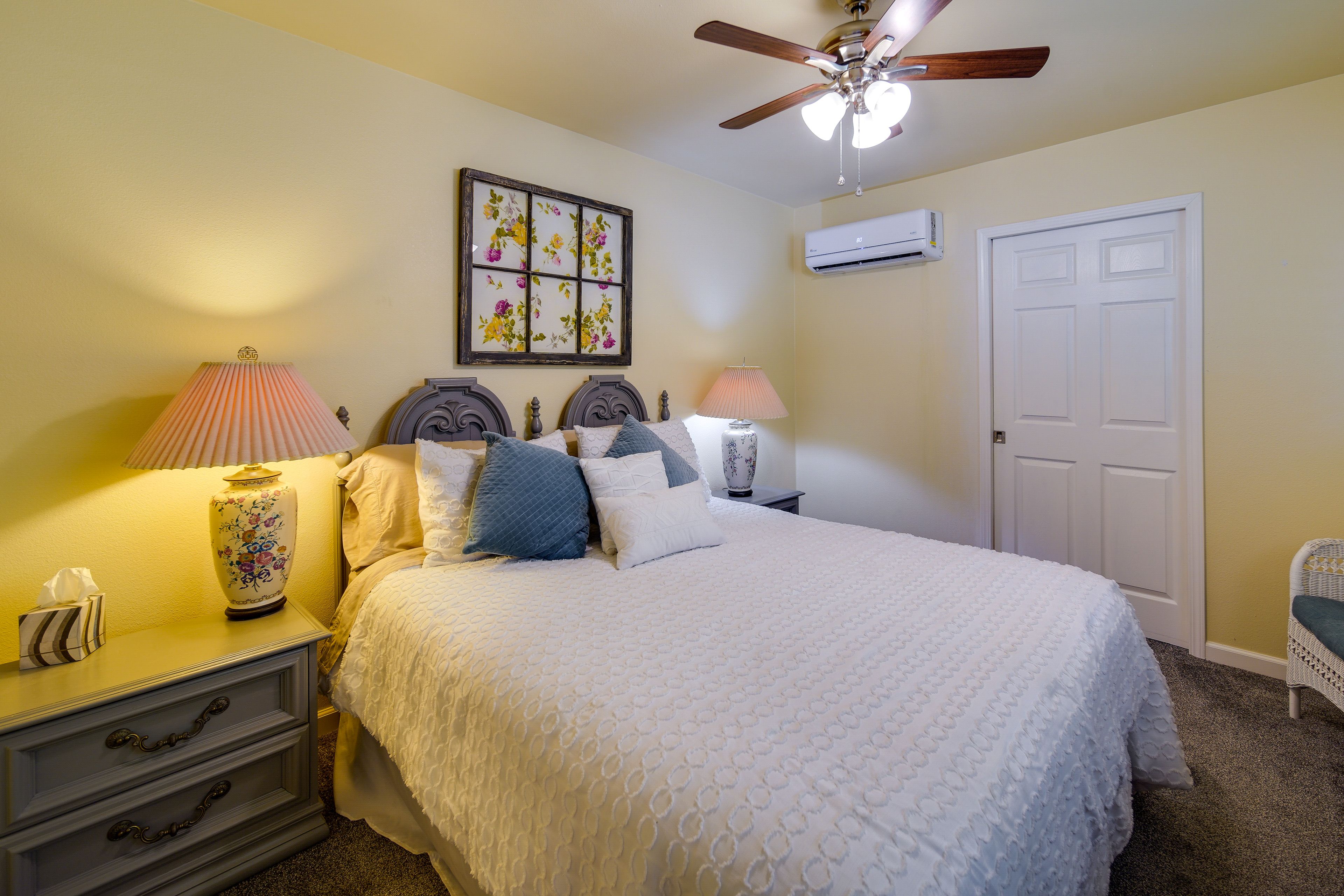Bedroom | Queen Bed | Linens Provided | Walk-In Closet