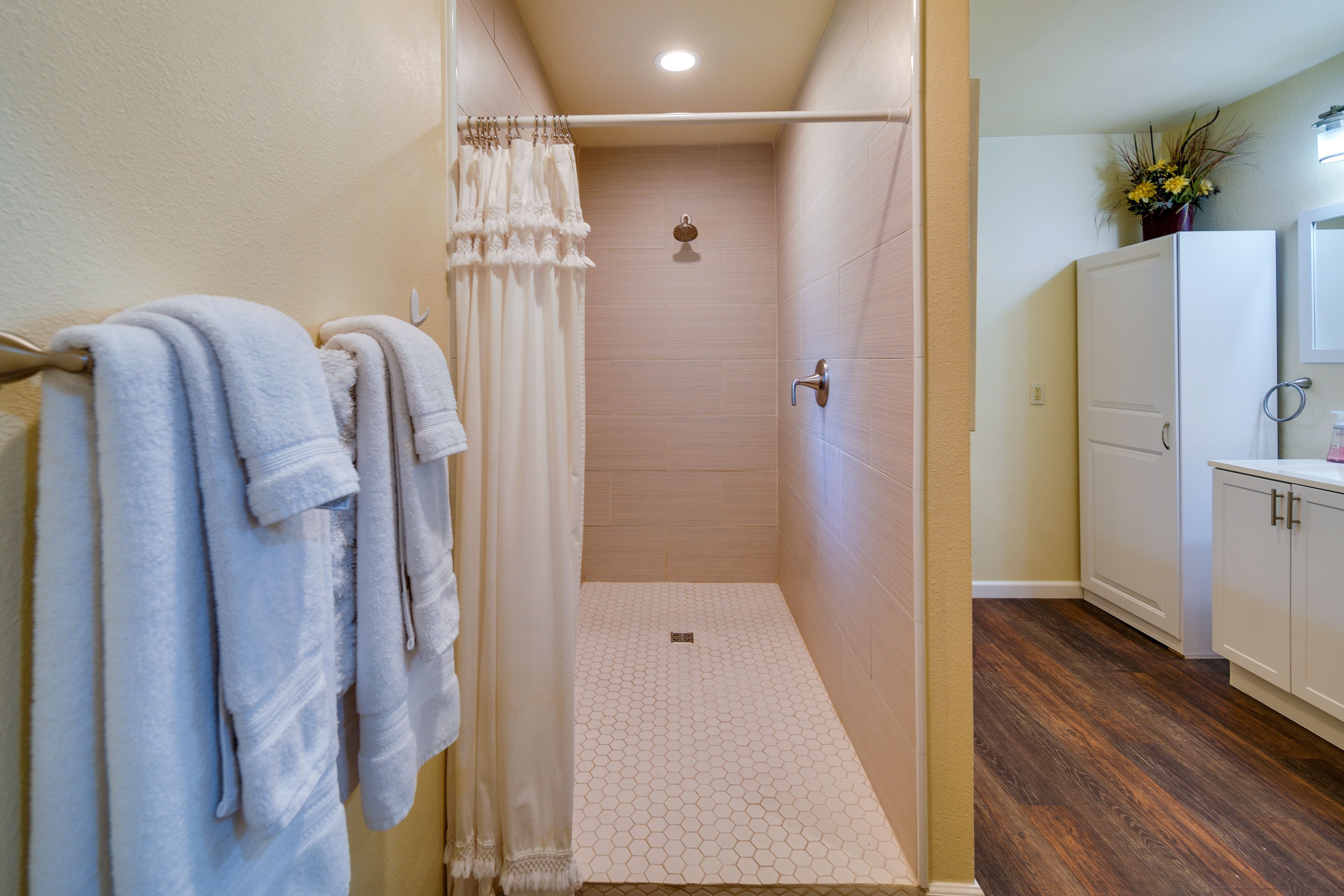 Full Bathroom | Walk-In Shower | Complimentary Toiletries | Towels Provided