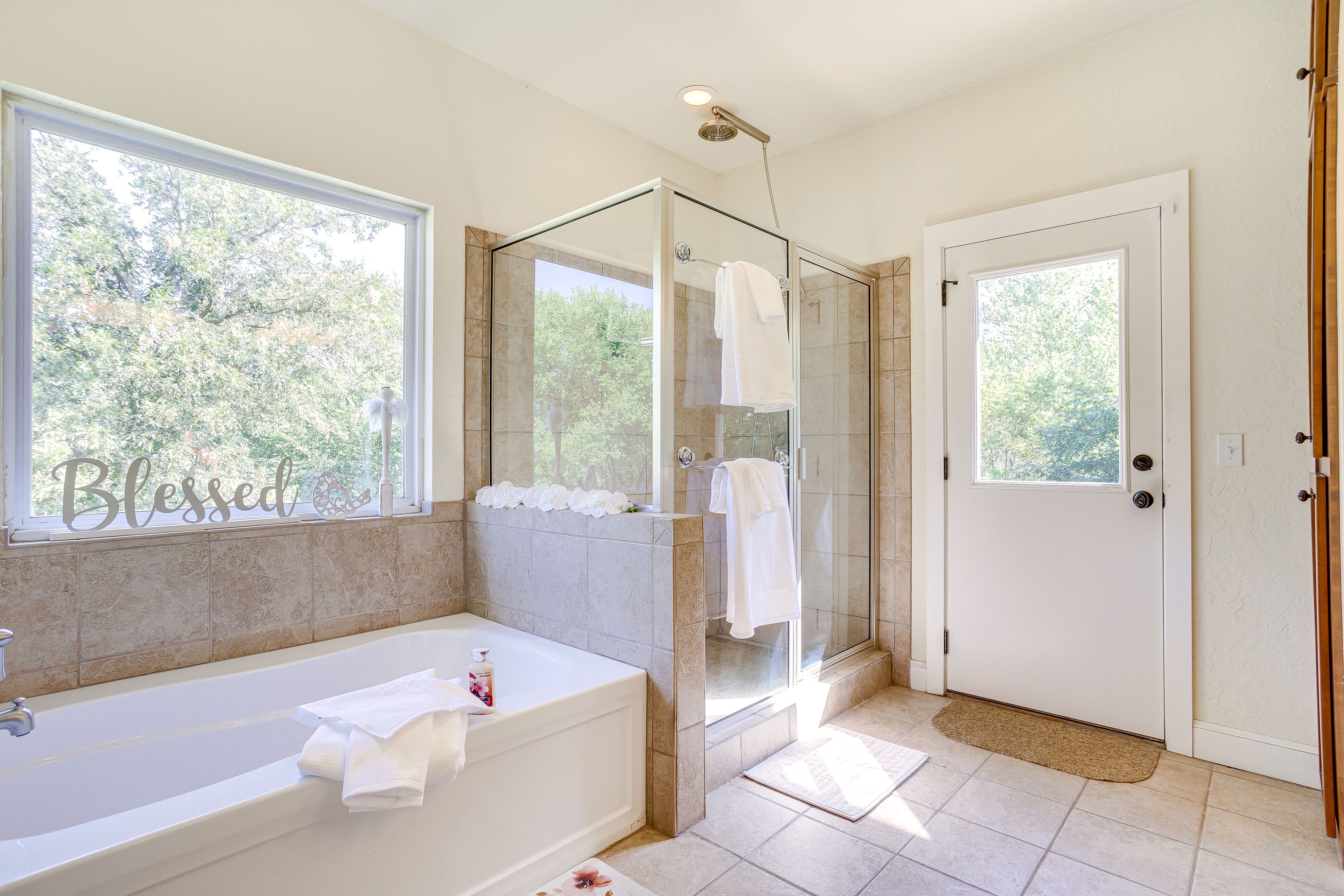 En-Suite Bathroom | Towels Provided