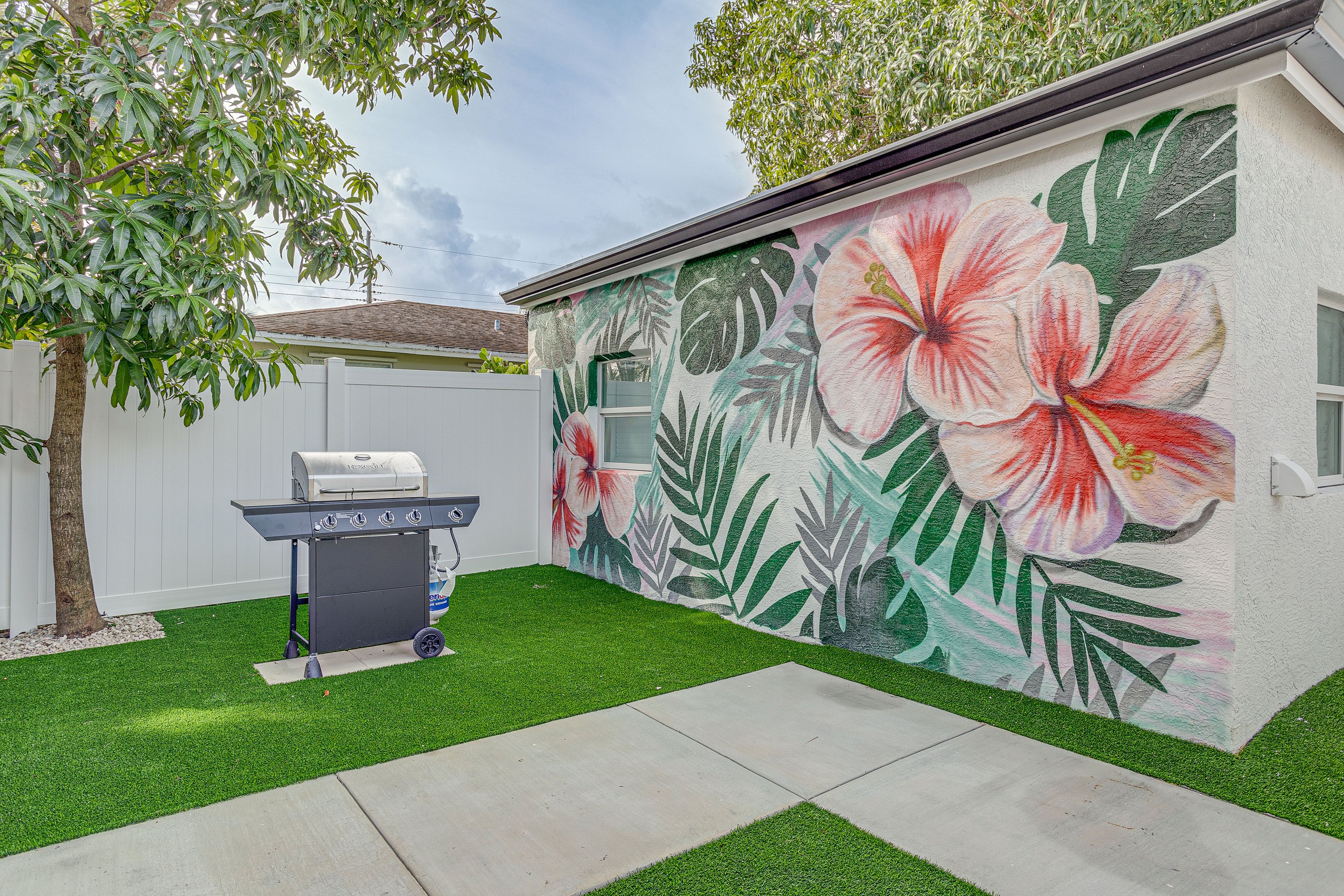 Private Yard | Gas Grill