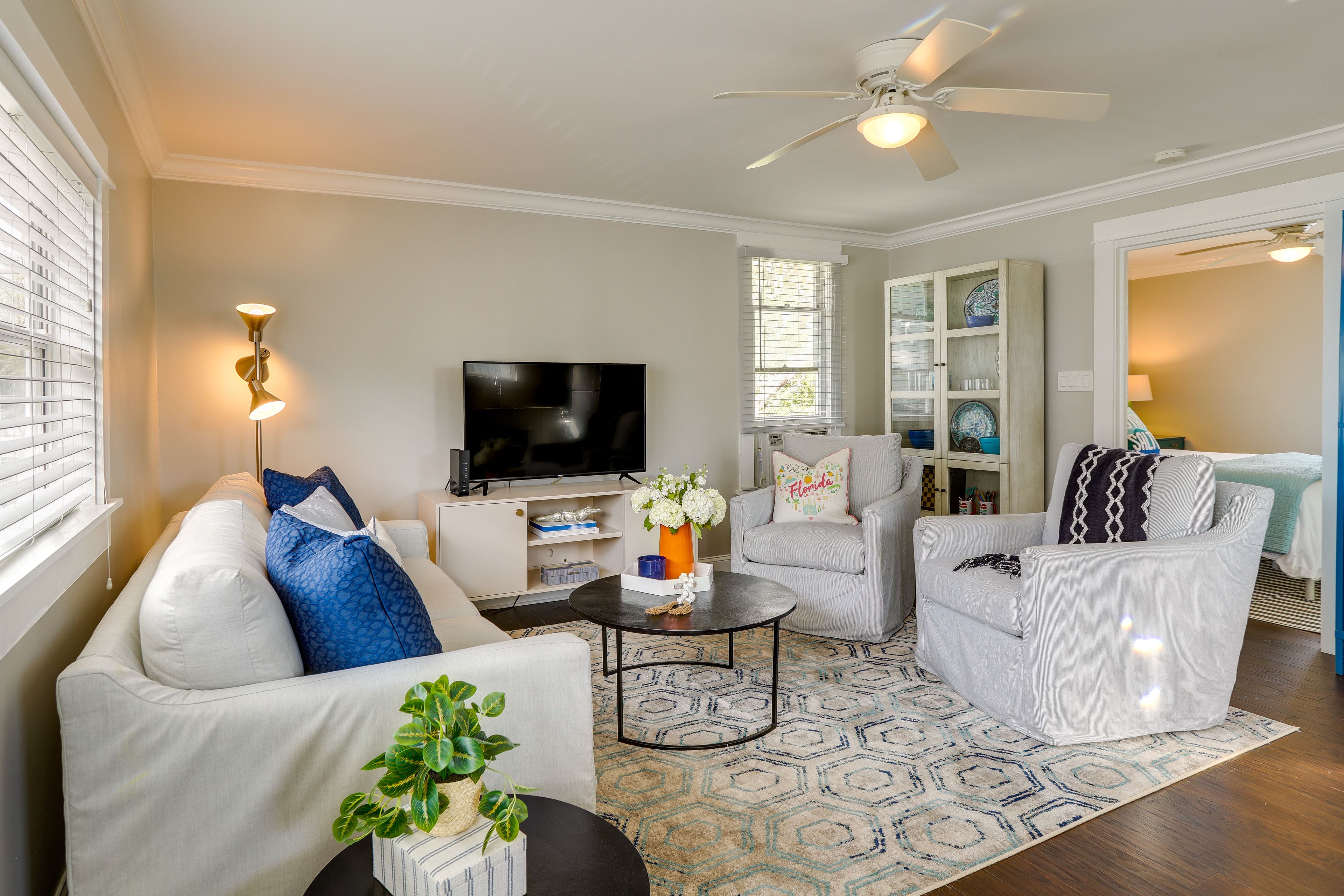 Living Area | Smart TV | Books | Board Games