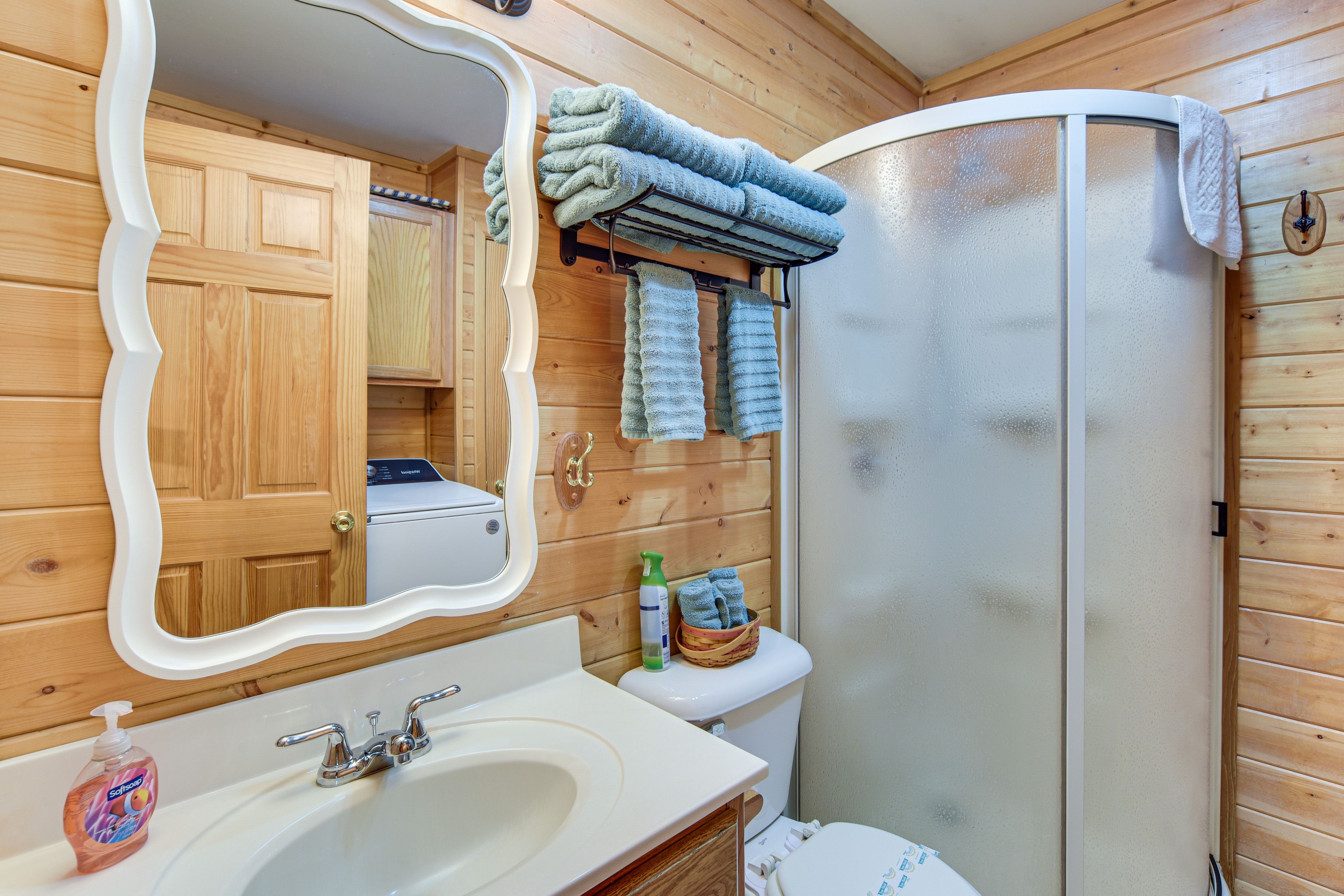 Full Bath | Complimentary Toiletries | Towels Provided