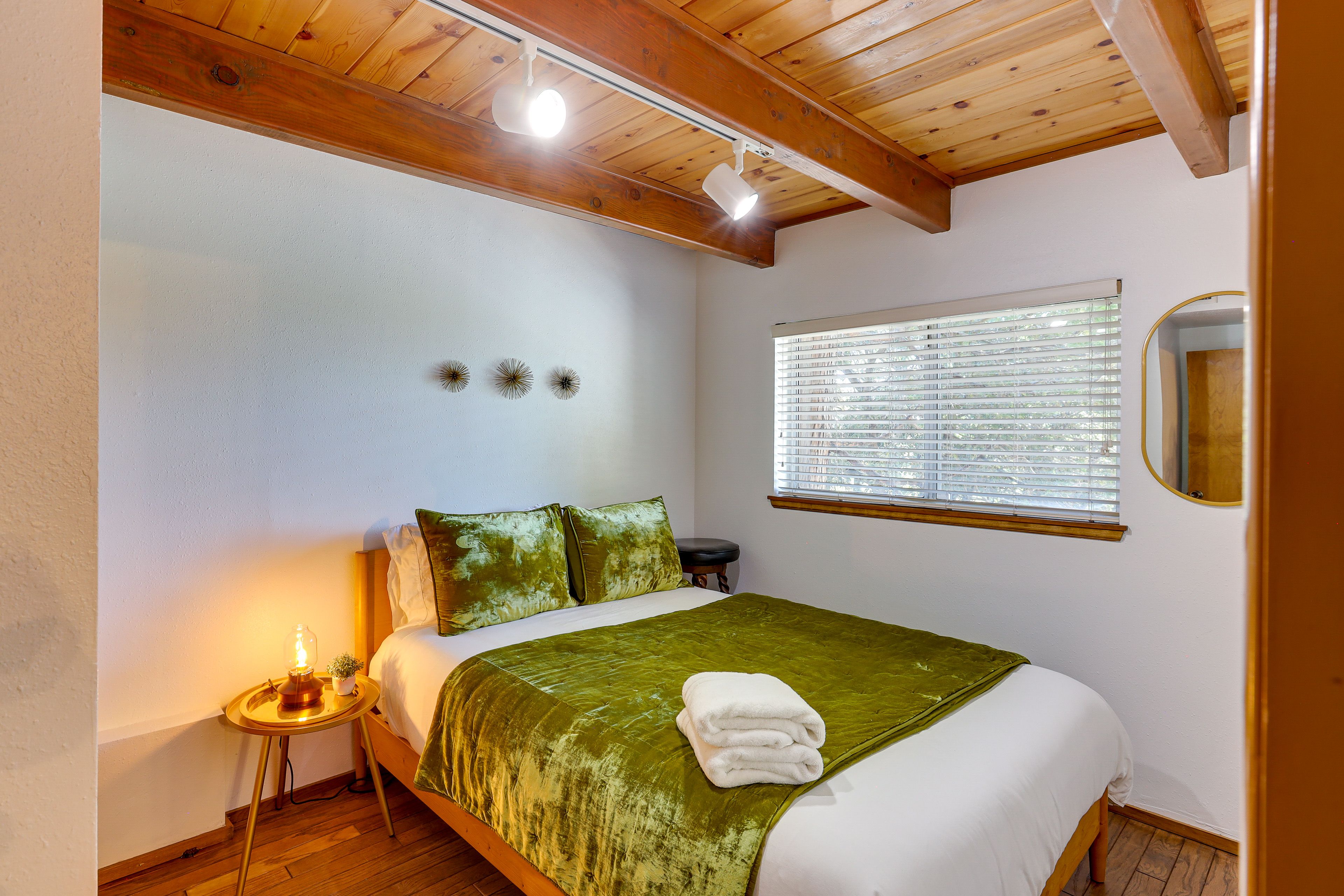 Bedroom 3 | Queen Bed