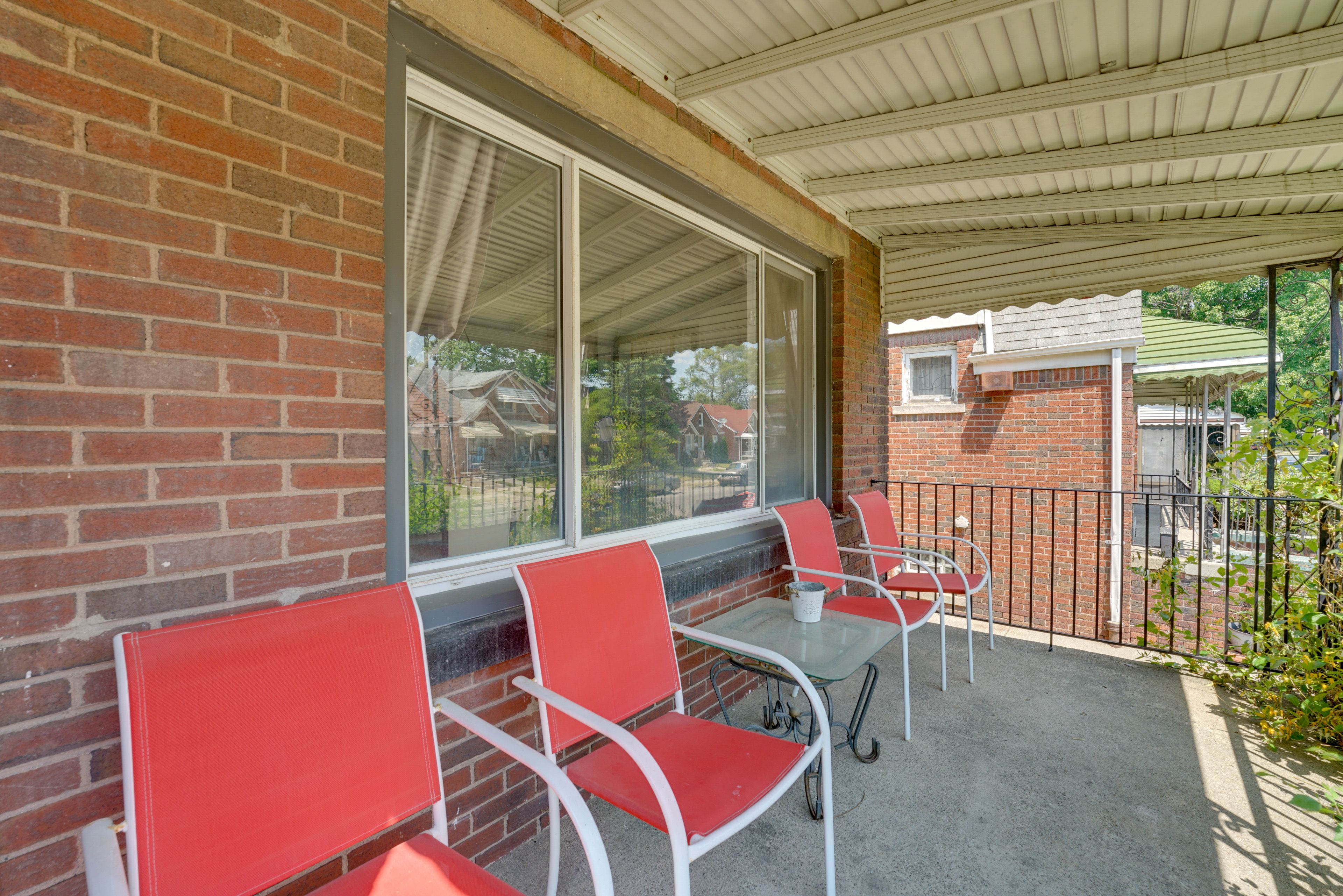 Covered Front Porch | Seating