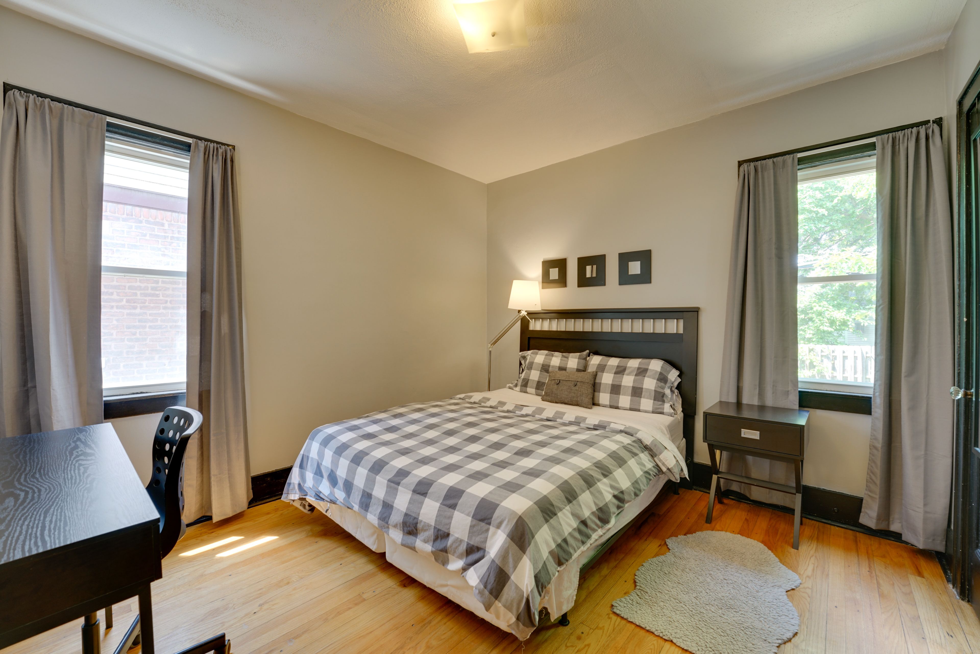 Bedroom 2 | Queen Bed | Work Desk