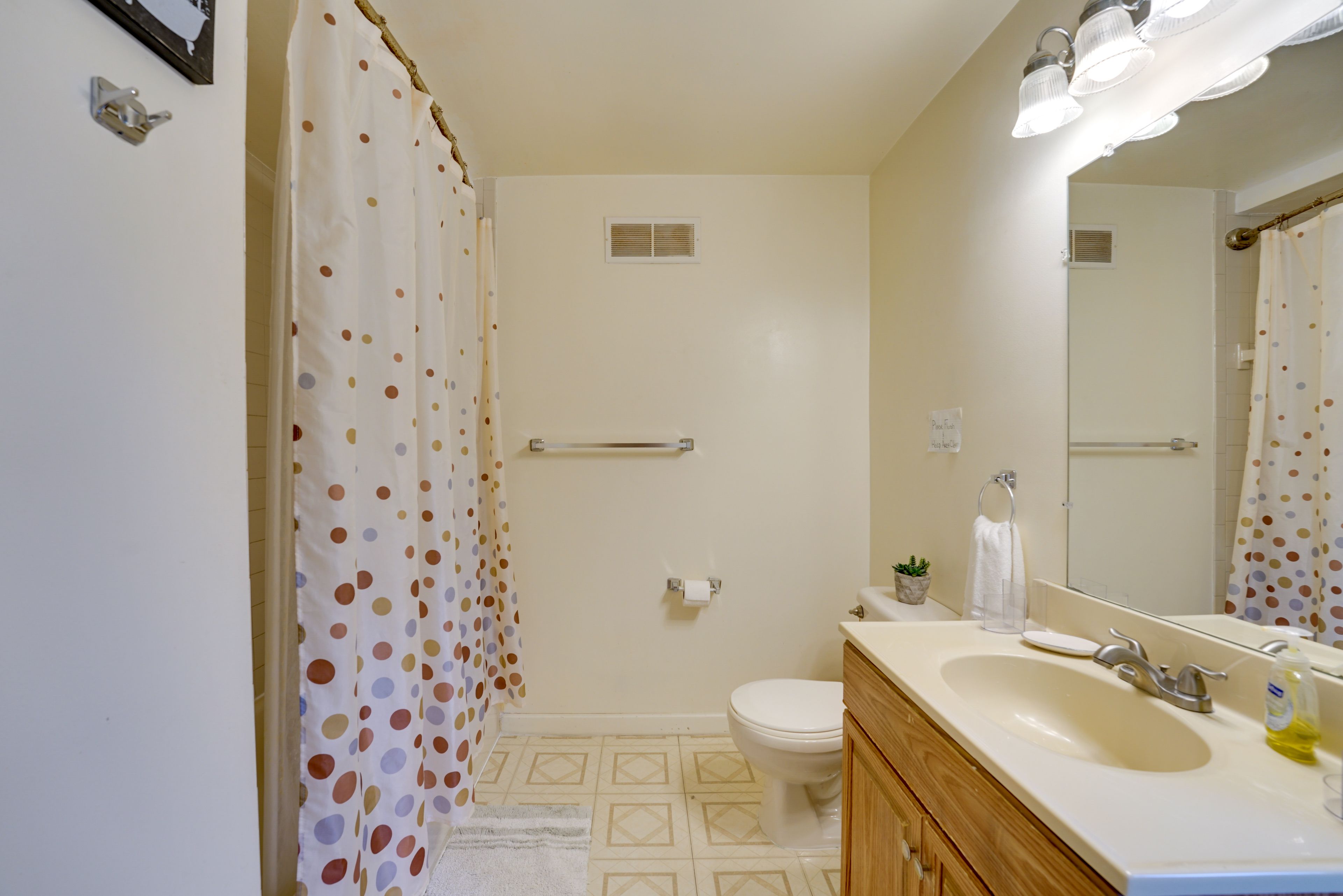 Full Bath | Complimentary Toiletries | Towels Provided
