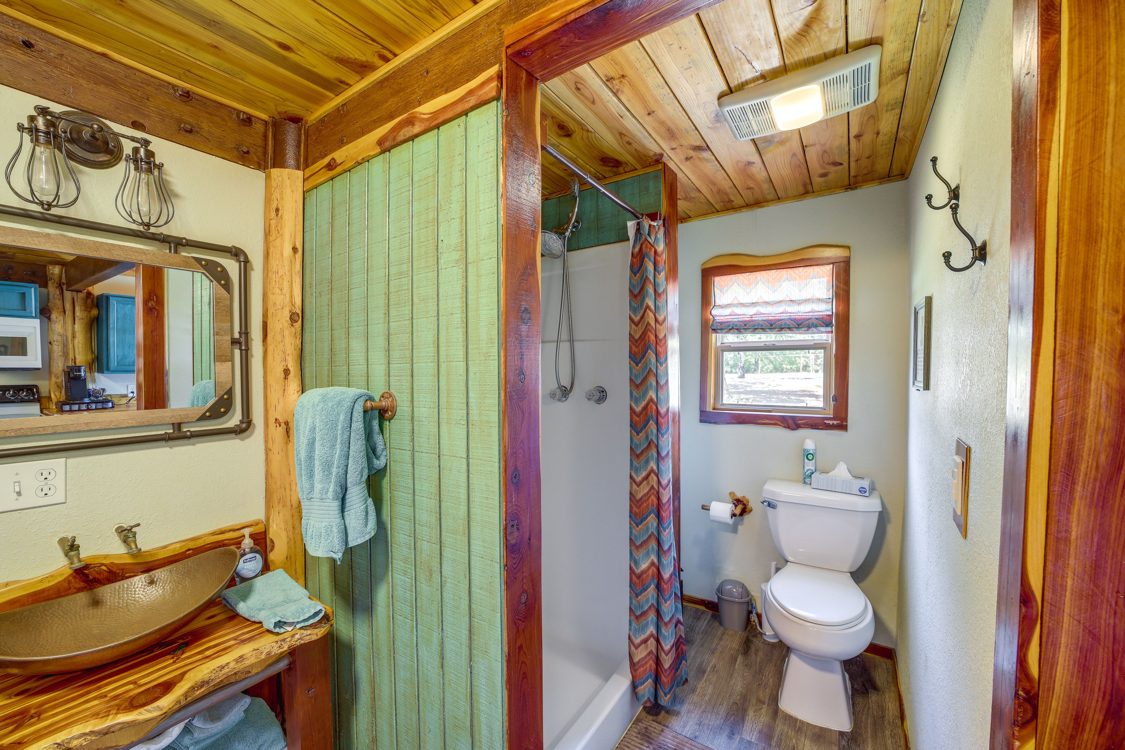 Full Bathroom | Complimentary Toiletries | Washer & Dryer