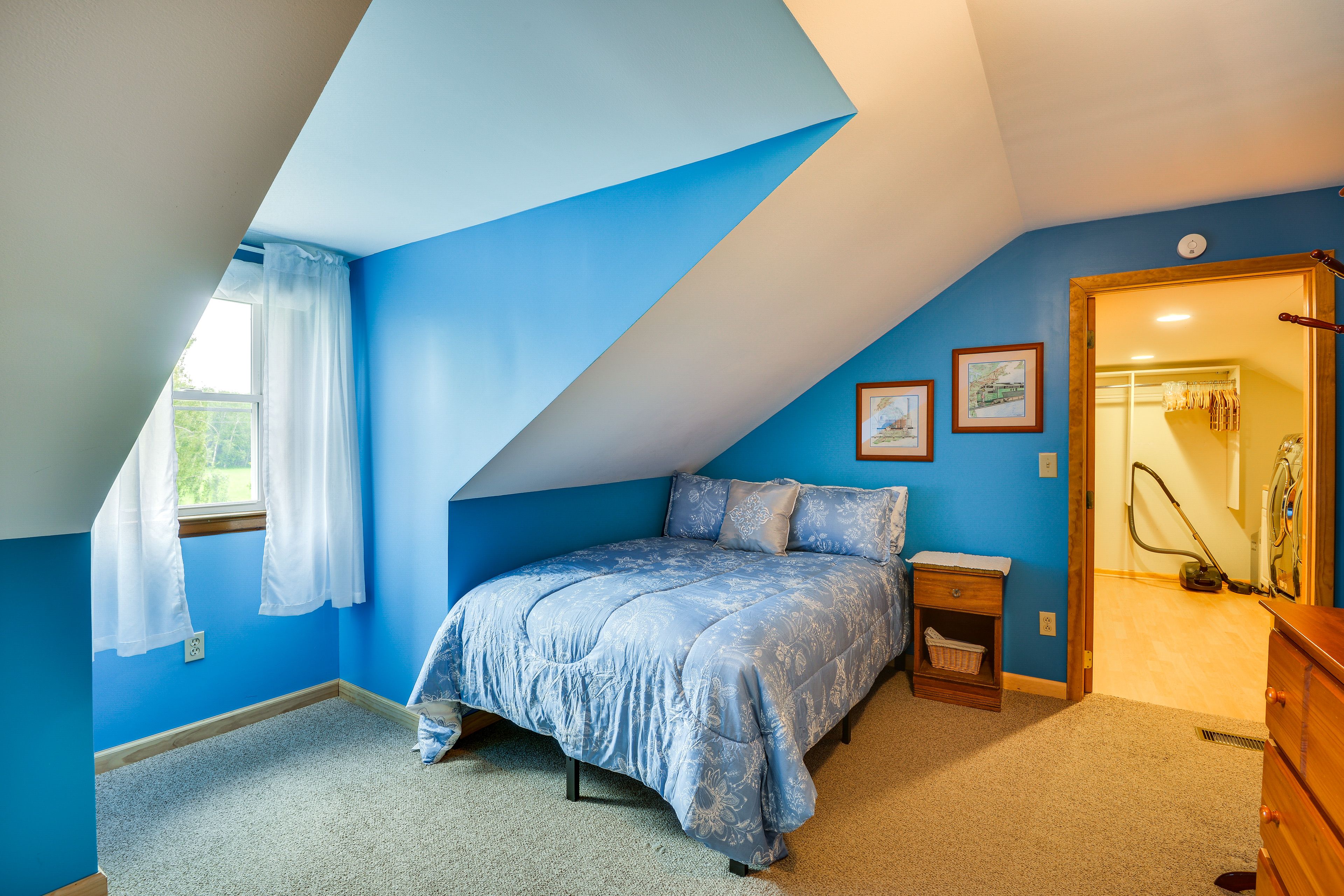 Bedroom 3 | Queen Bed