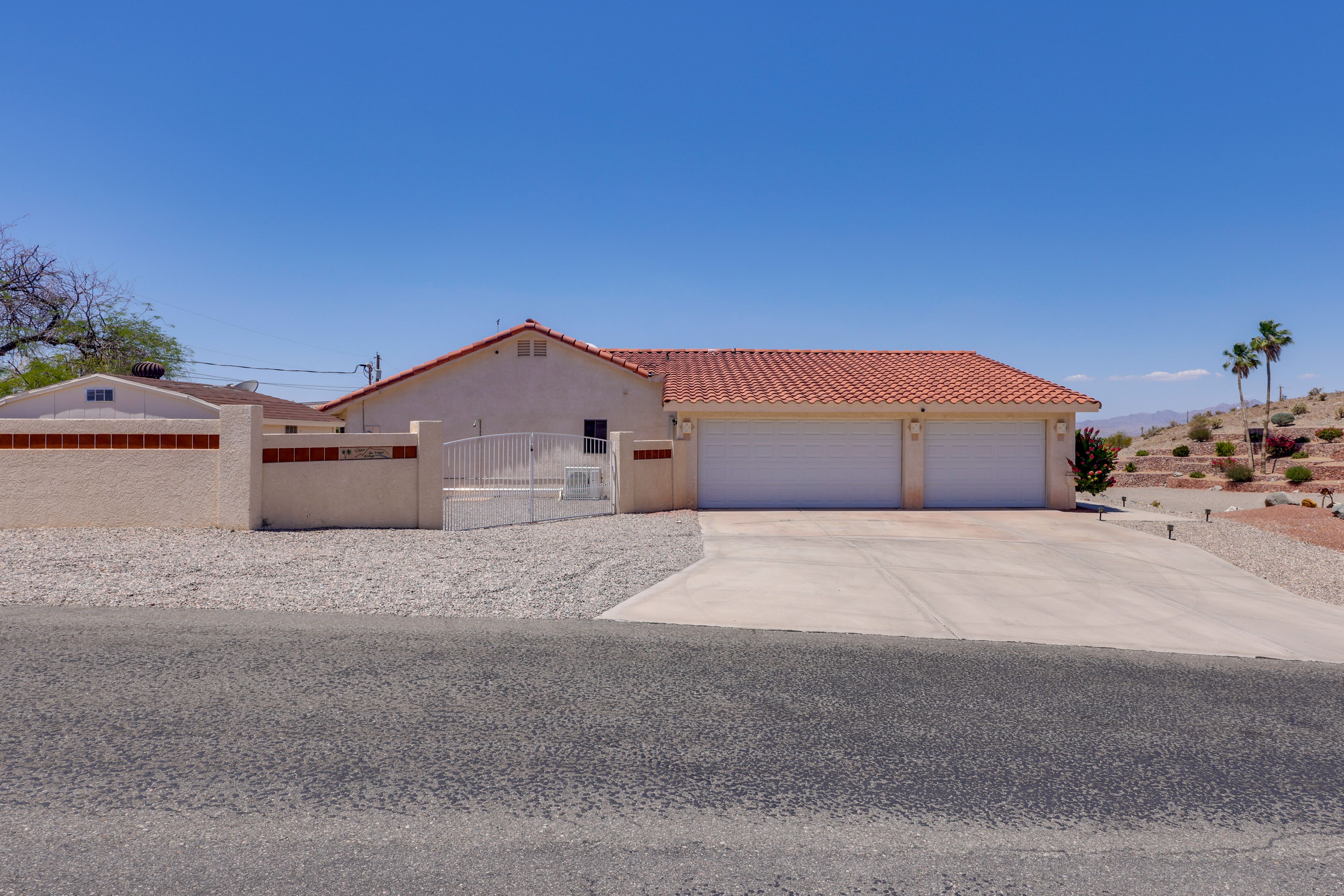 Parking | Driveway (3 Vehicles)