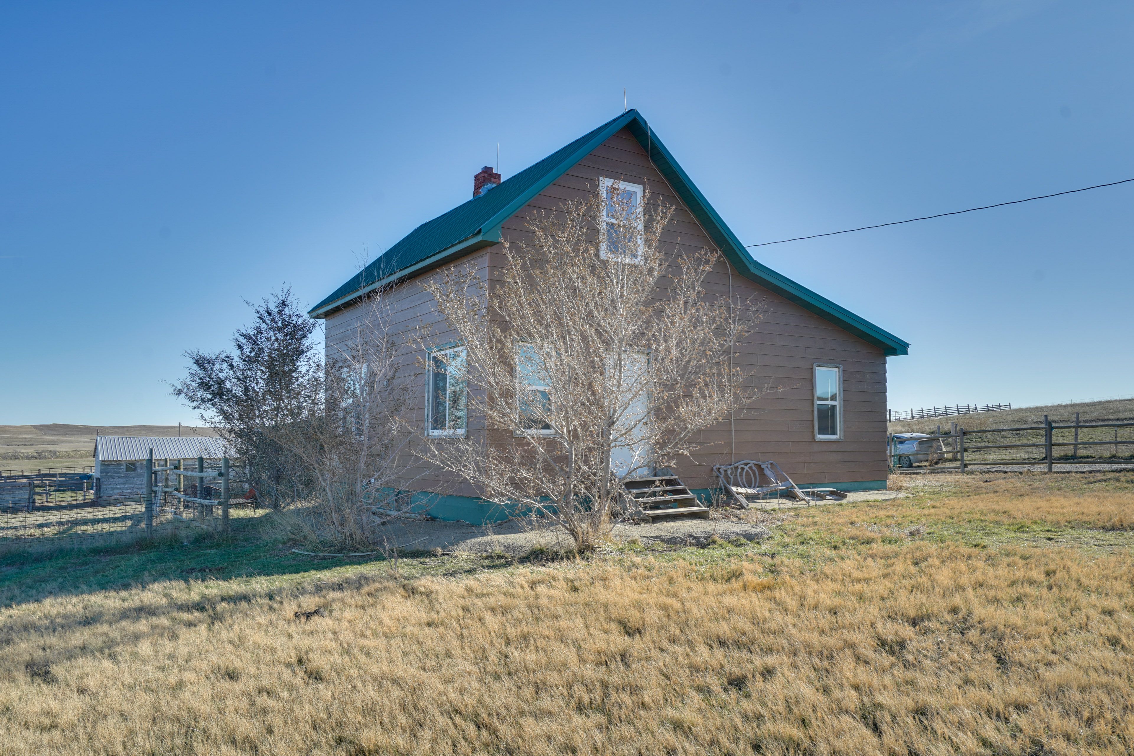 Circle Vacation Rental | 4BR | 2BA | 4 Steps Required | 900 Sq Ft