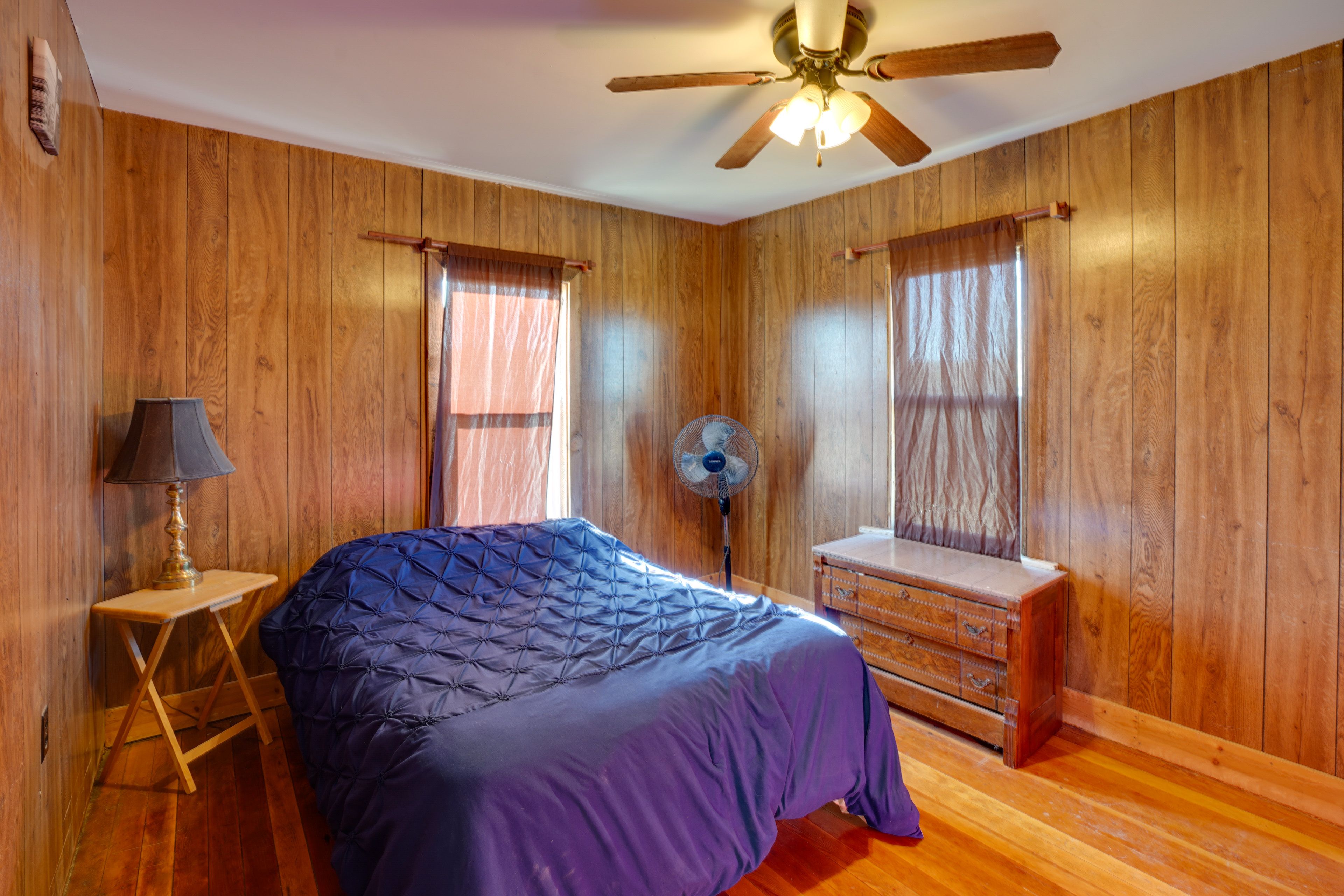 Bedroom 1 | 1st Floor | Queen Bed