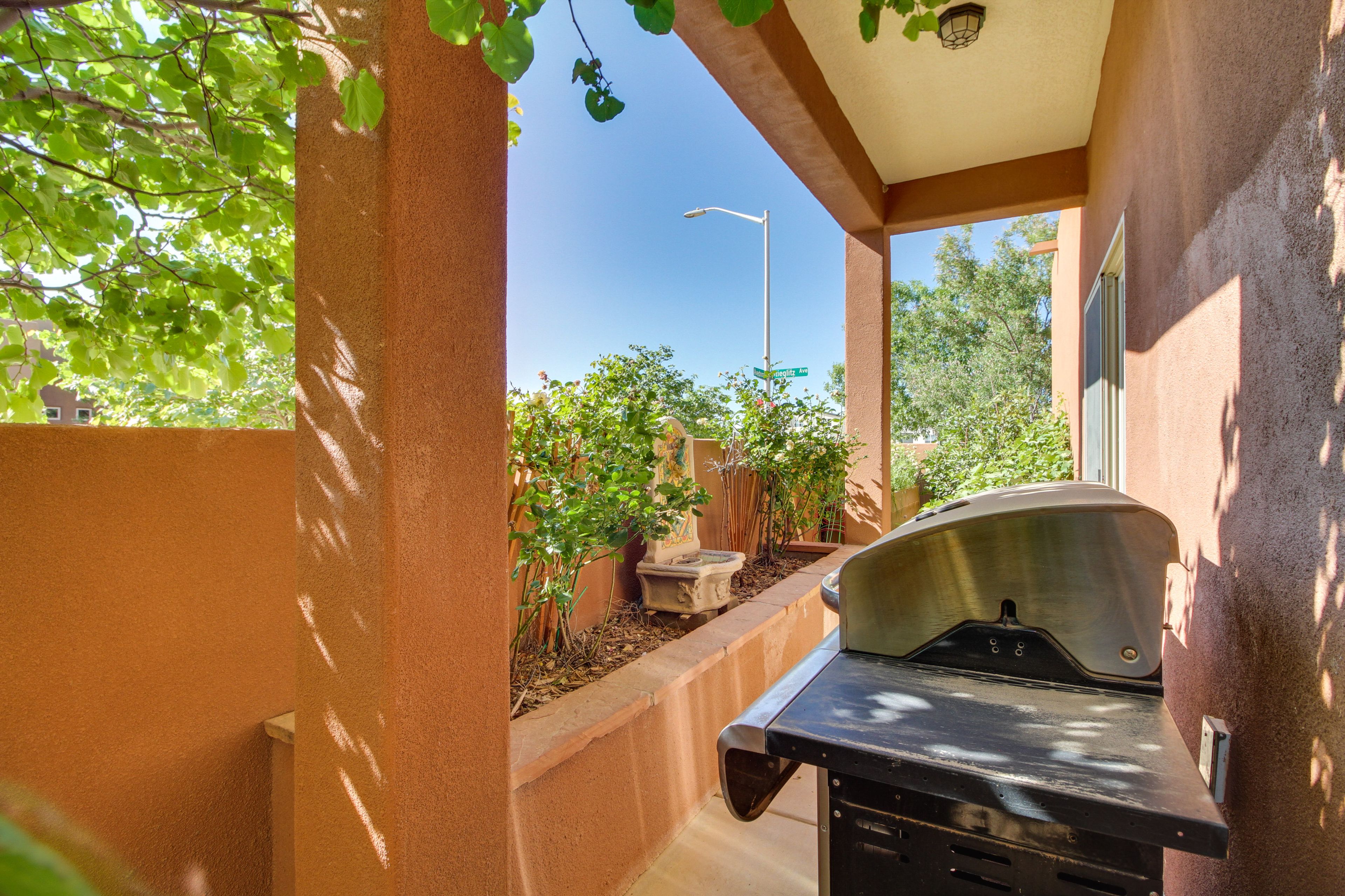Patio w/ Gas Grill