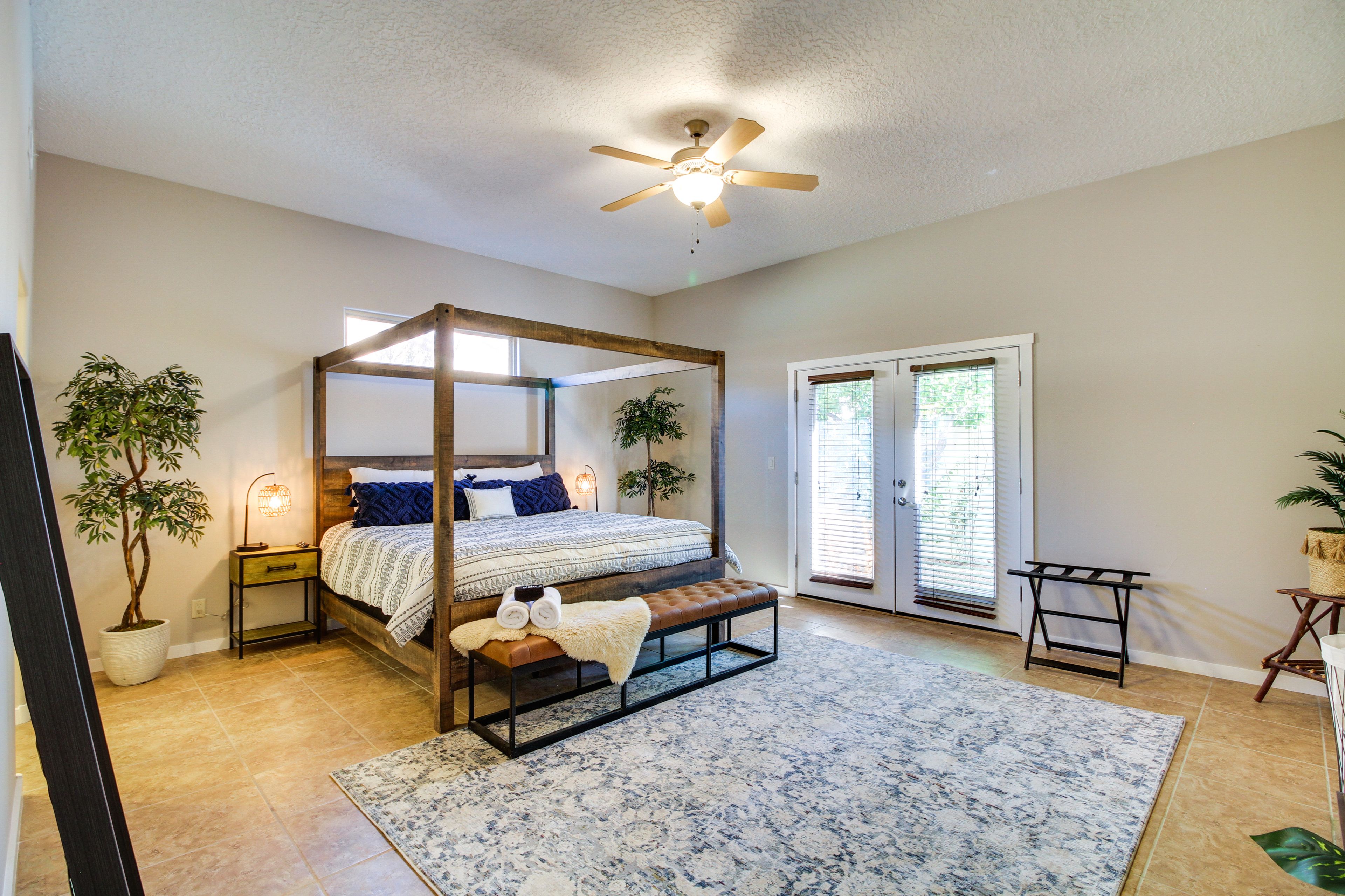 Bedroom 1 | King Bed