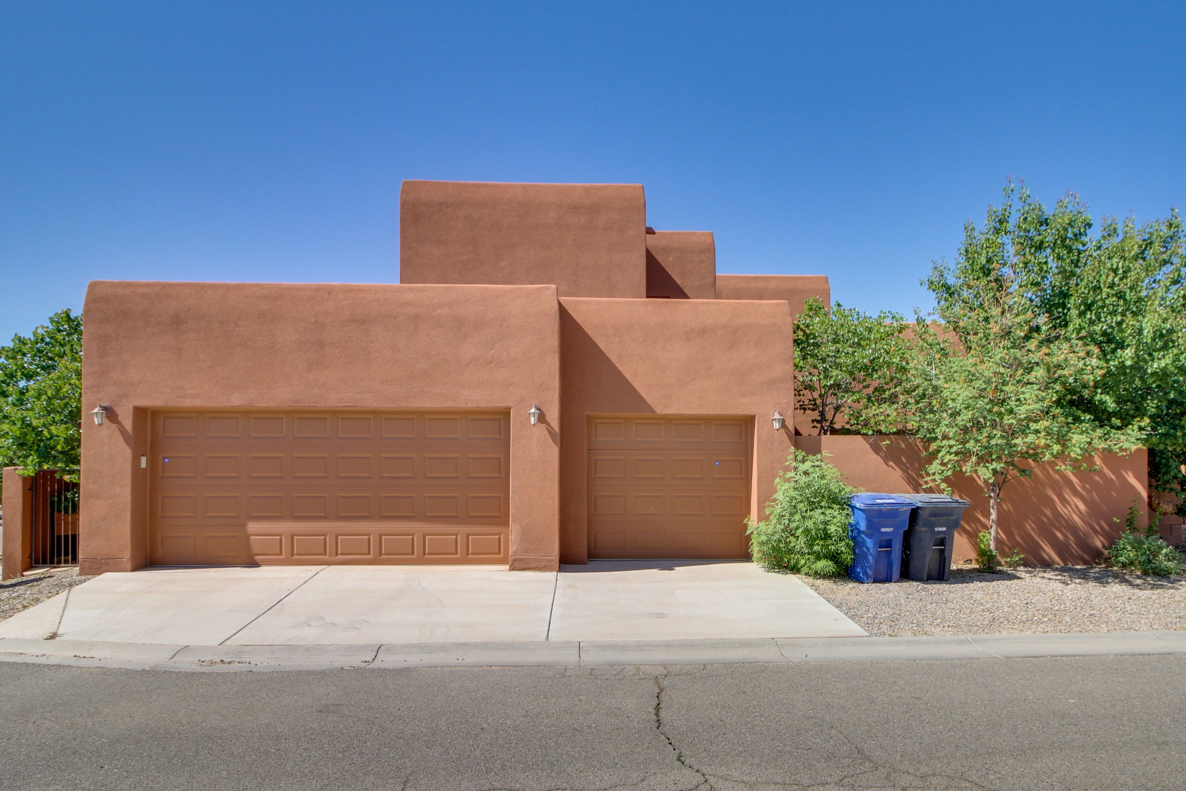 Parking | Garage (3 Vehicles) | Driveway (1 Vehicle)