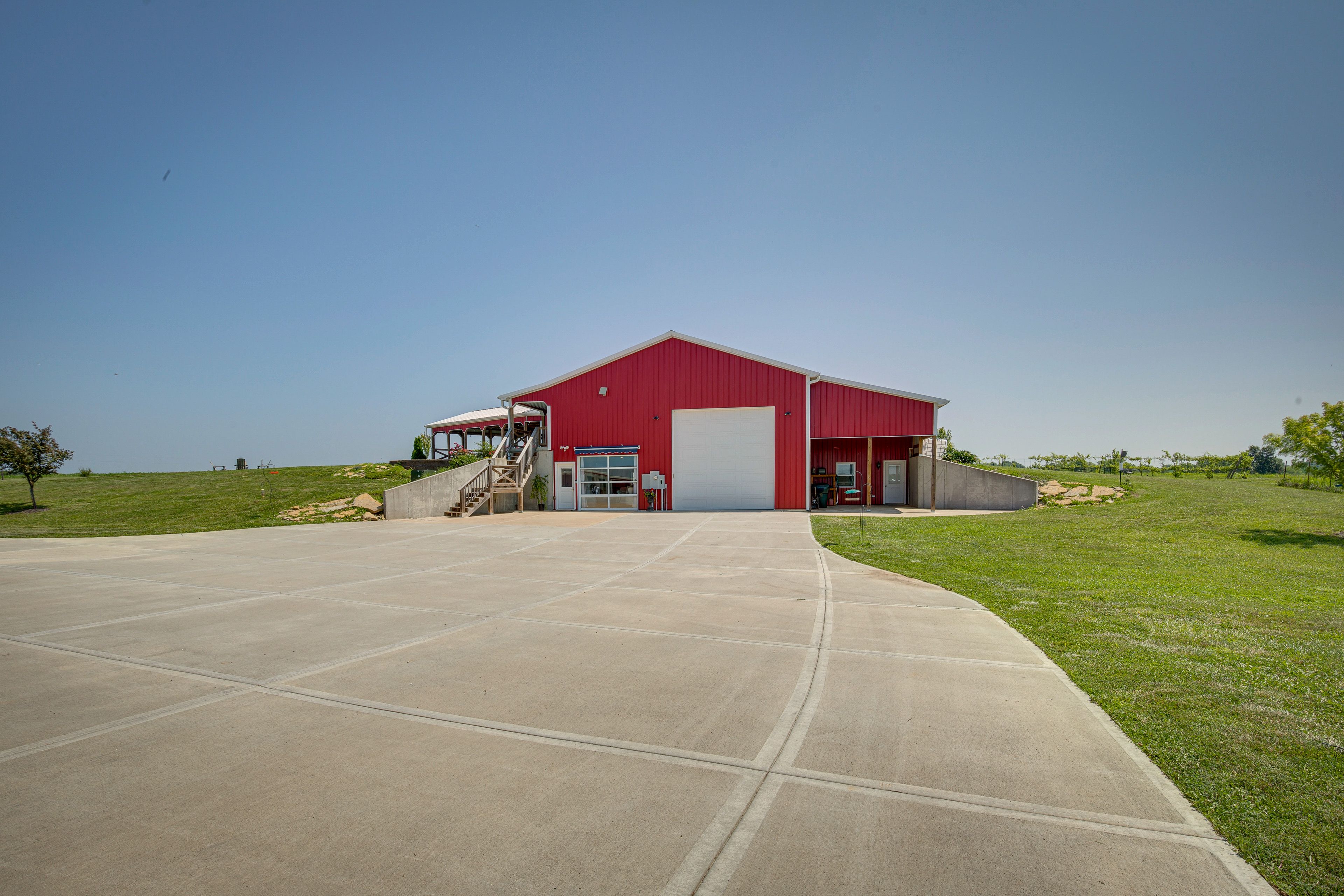 Parking | Driveway (Ample) | RV/Trailer Parking Available